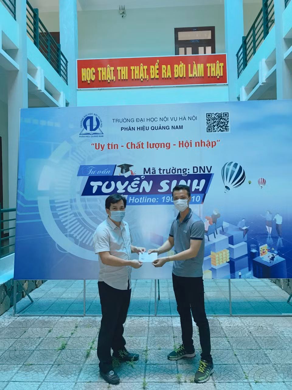 Khi cả nhà trường và sinh viên cùng chung tay chống dịch COVID-19 ảnh 5