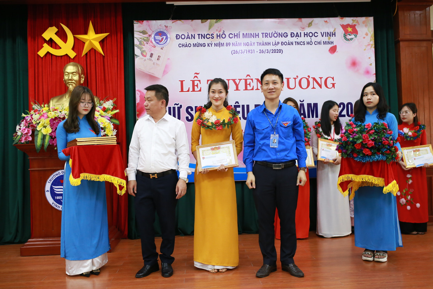 Nữ sinh đa tài trường Đại học Vinh vinh dự được đứng trong hàng ngũ của Đảng ảnh 6