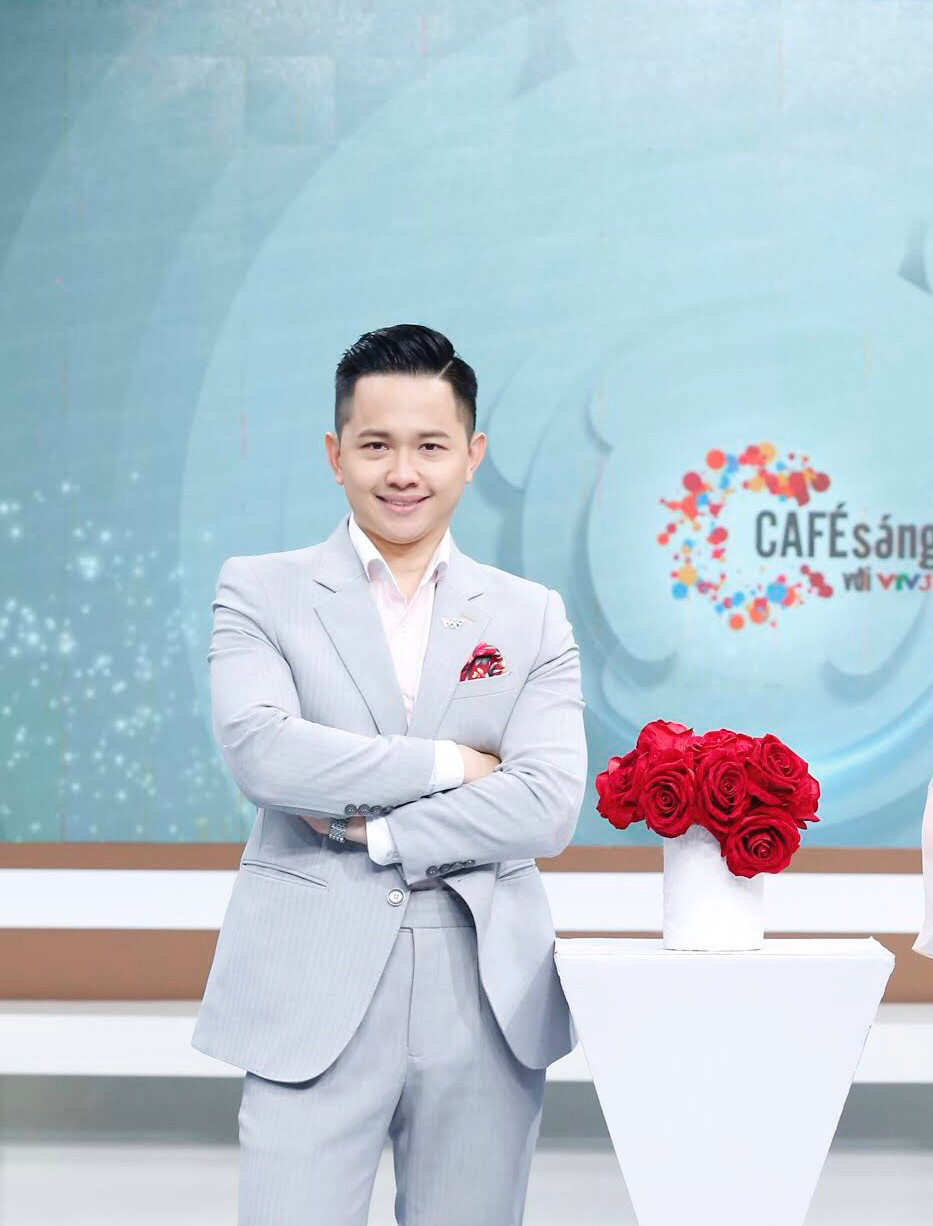 MC “Cà phê sáng với VTV3” Hoàng Quân: “Đàn ông nên biết sợ vợ ở một mức độ nào đó” ảnh 1