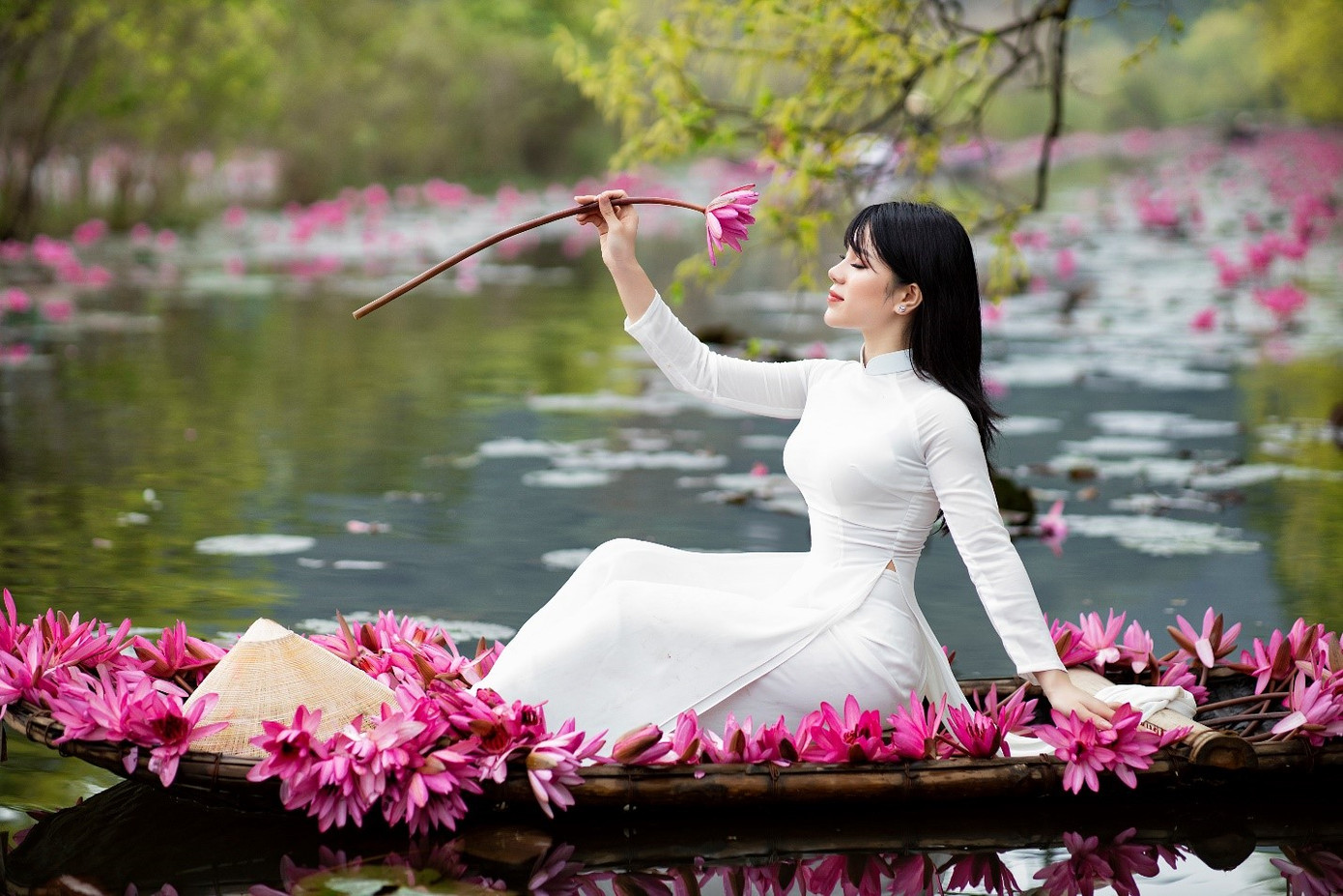 Nàng thơ 9X ‘gieo thương nhớ’ với nét đẹp dịu dàng bên hoa súng ảnh 2