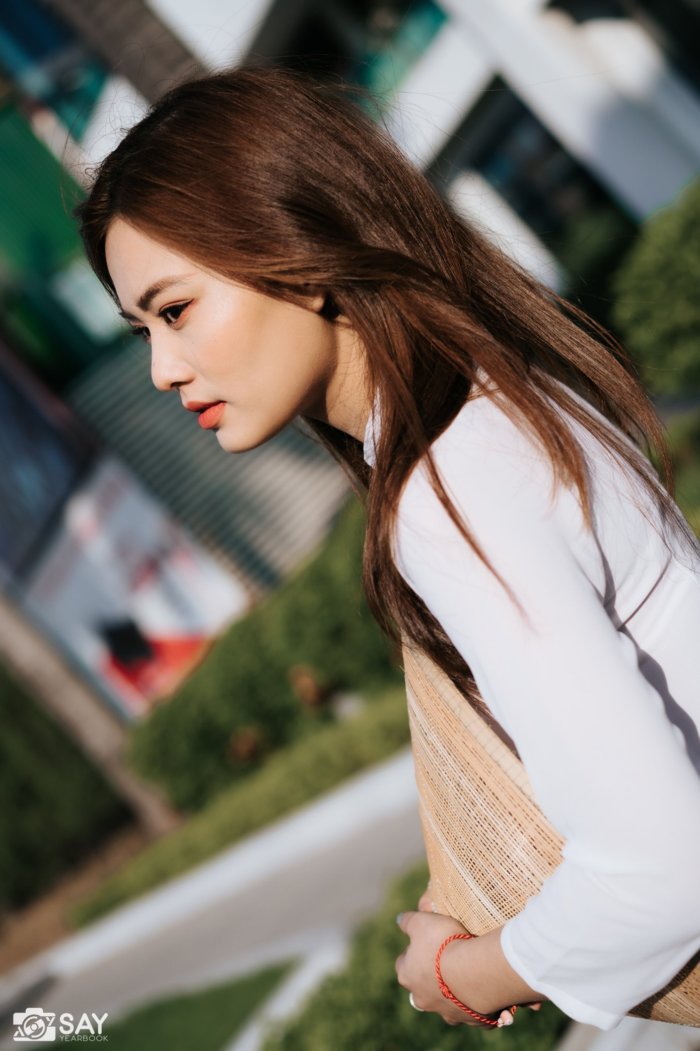 Nữ sinh trường Đại học Xây dựng đẹp thuần khiết với tà áo dài trắng ảnh 6