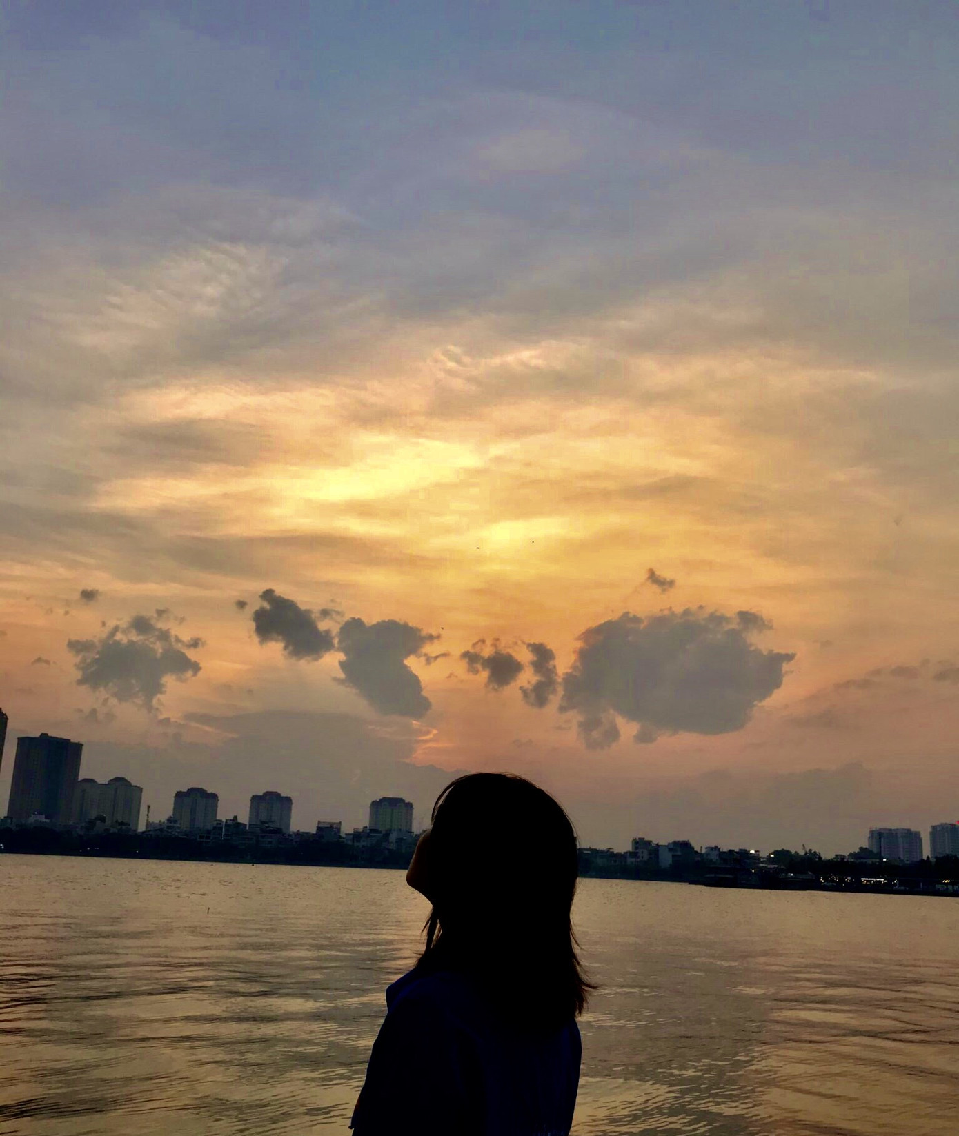 Hoàng hôn hồ Tây: Điểm check-in, thư giãn của giới trẻ Hà Thành ảnh 14