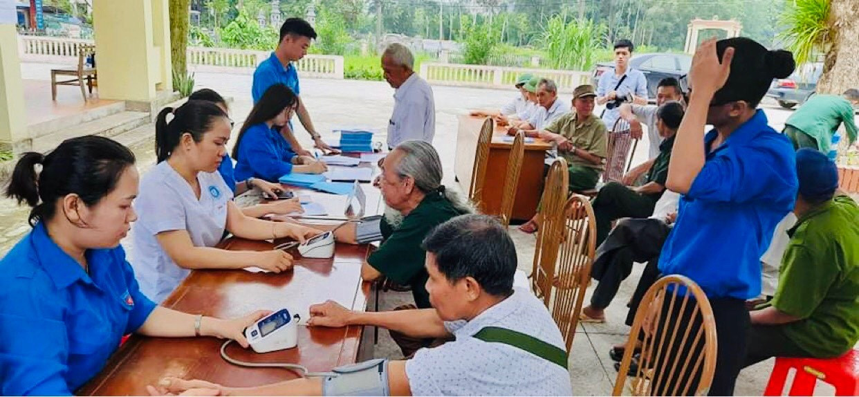 Hành trình Tháng Bảy tri ân tình nguyện của tuổi trẻ trường Đại học Y Dược Thái Nguyên ảnh 9