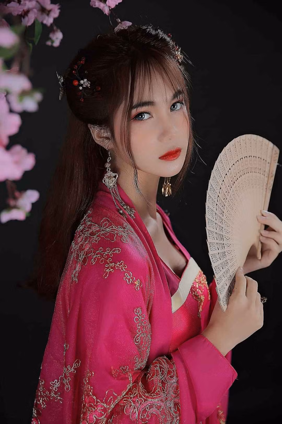 Hot girl Hà thành: “Hãy kiếm tiền trước sự già đi của bố mẹ” ảnh 10