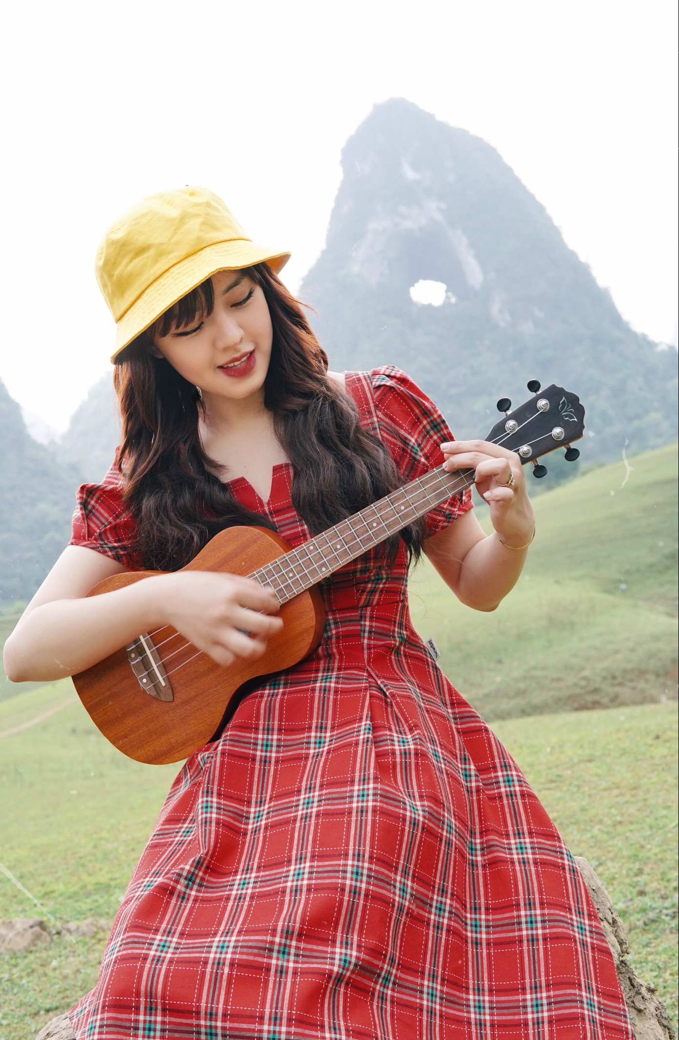 Cô sinh viên khoa Luật đam mê dẫn chương trình ảnh 15