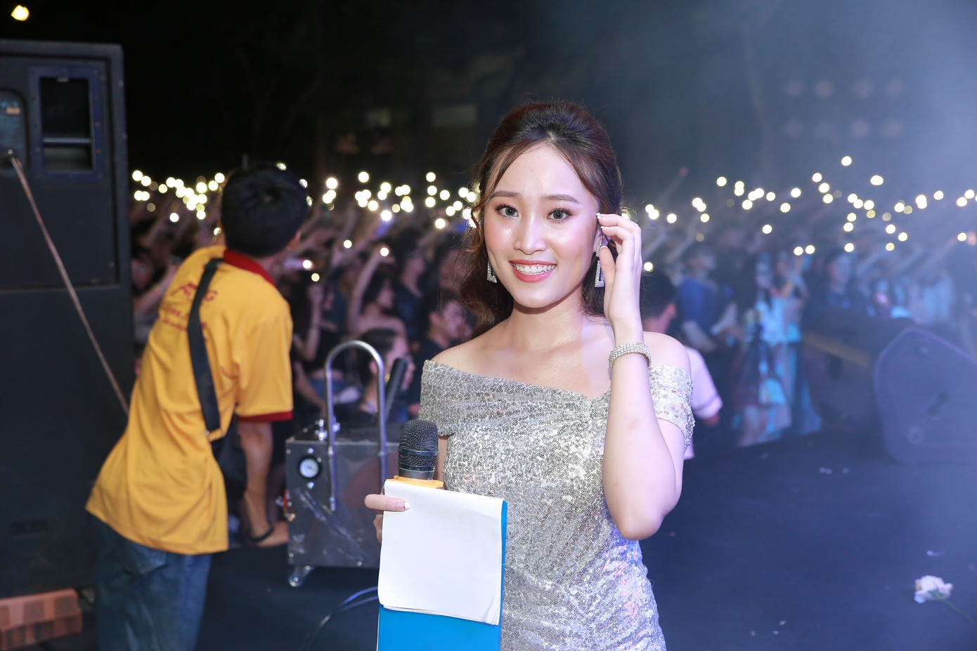 Nữ MC trường Báo: Sống để yêu thương ảnh 13