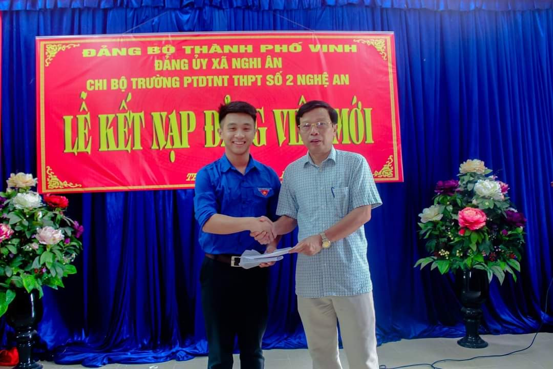 Đảng viên học sinh yêu màu xanh tình nguyện và màu xanh quân ngũ ảnh 4