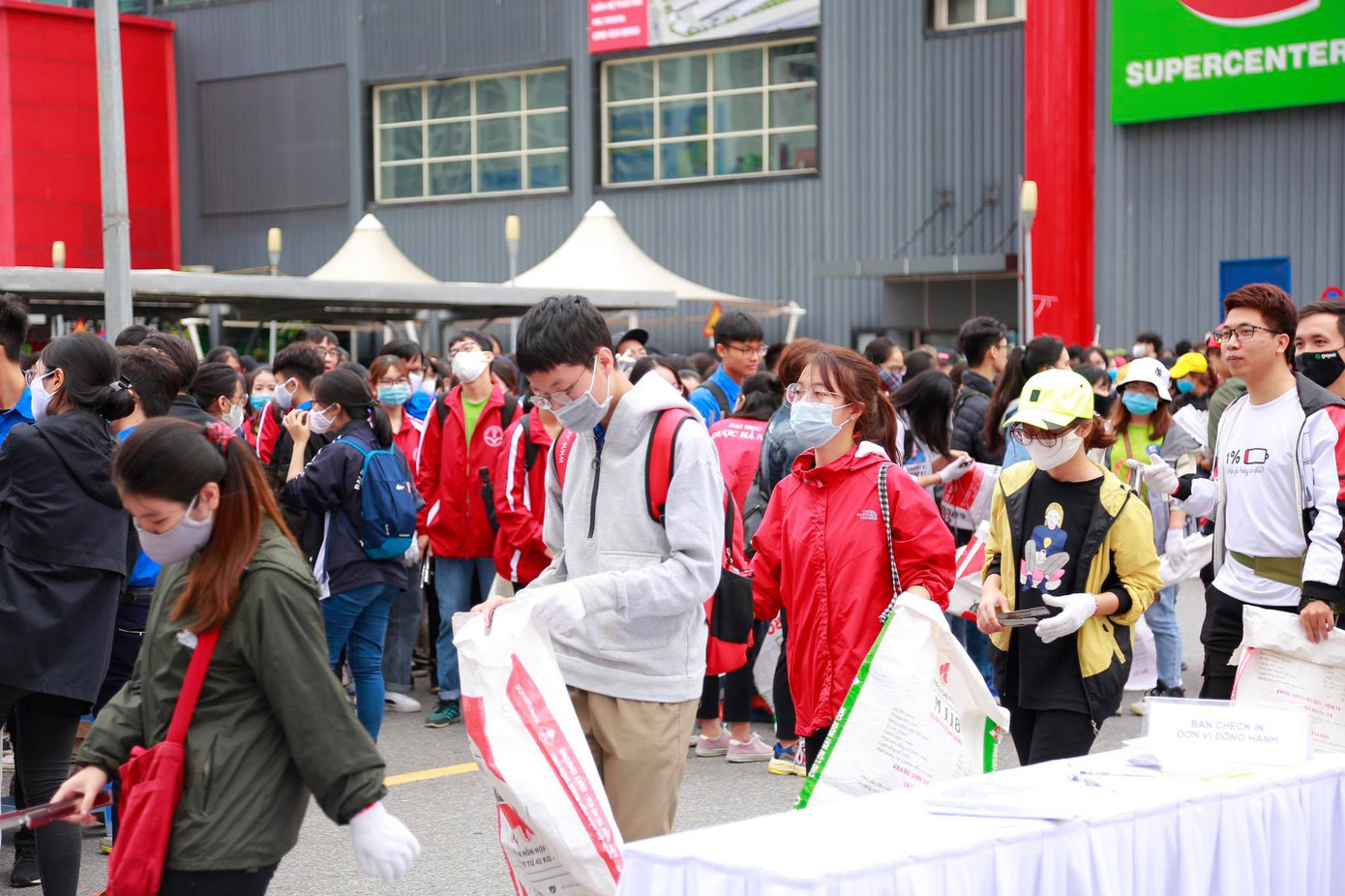 Chiến dịch “World Cleanup Day 2020” tại Hà Nội ảnh 2