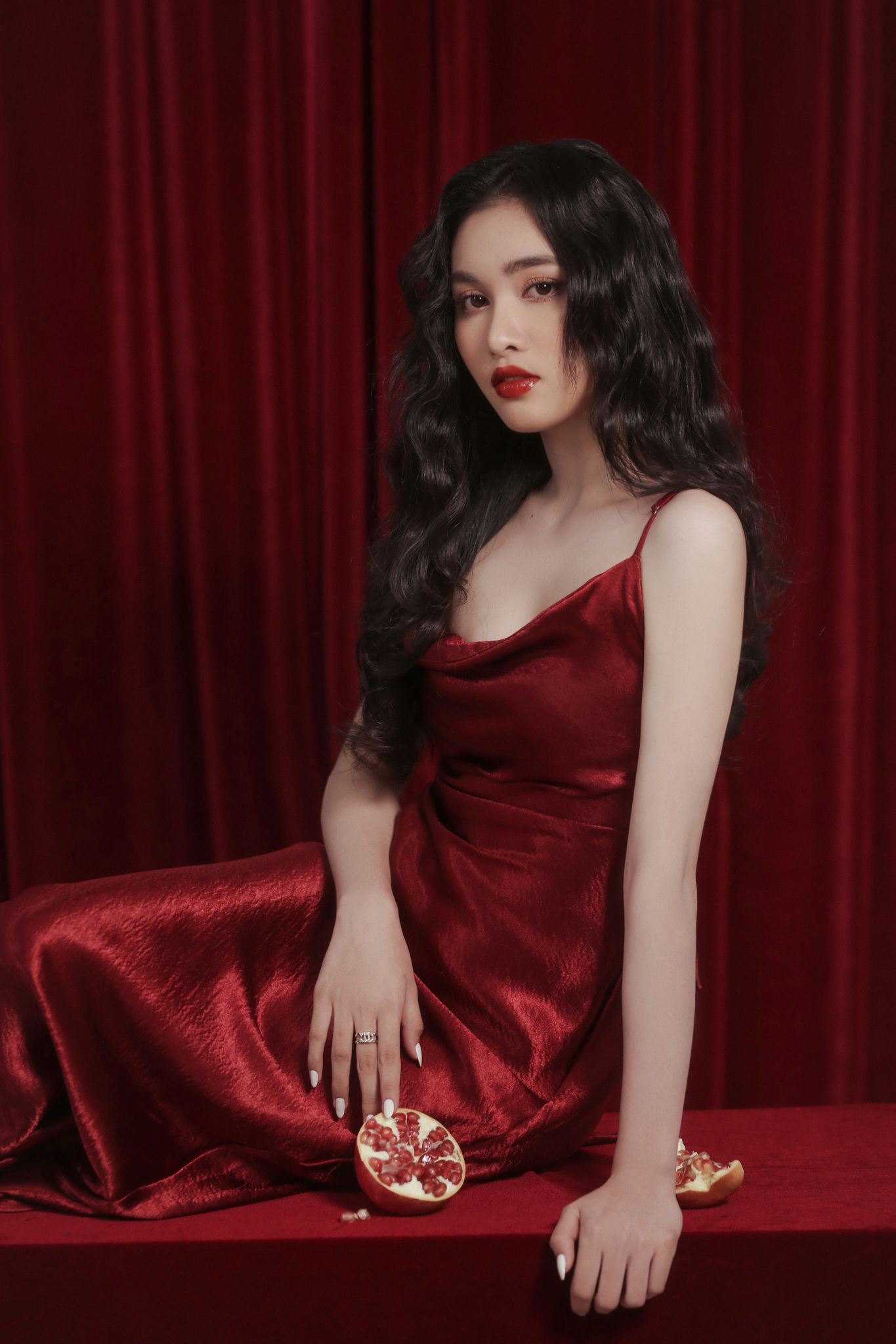 Người đẹp Hồng Nhung khoe vẻ đẹp hút hồn trong bộ ảnh đón năm mới ảnh 6