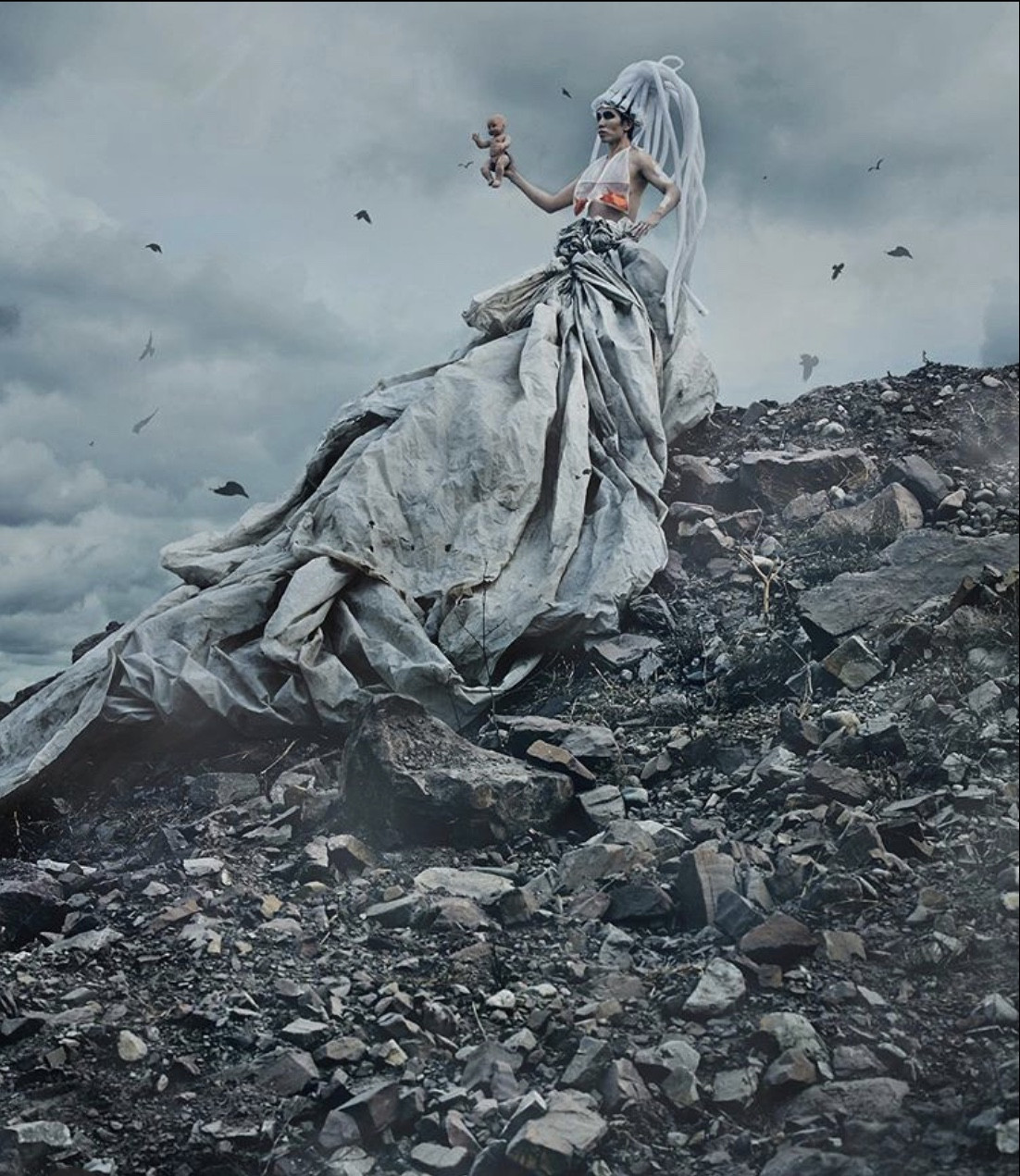 Biến rác thải thành thời trang, tái hiện nỗi đau trước khi chết của sinh vật biển ảnh 3