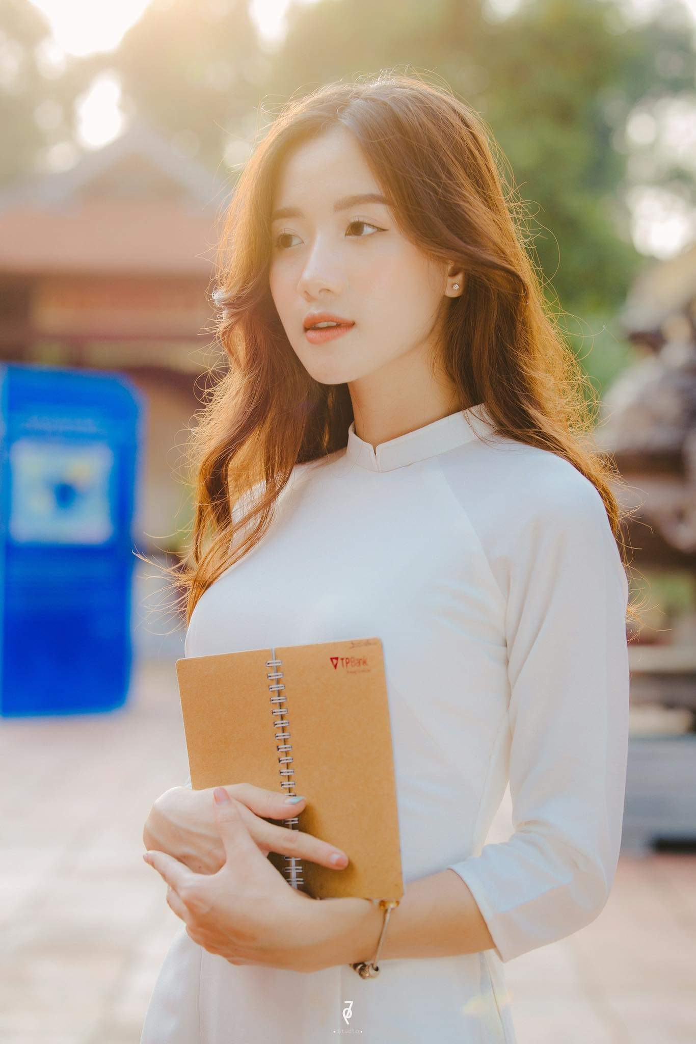 Nữ sinh 10X gây thương nhớ trong bộ ảnh đón Trung thu trên phố Hàng Mã ảnh 18