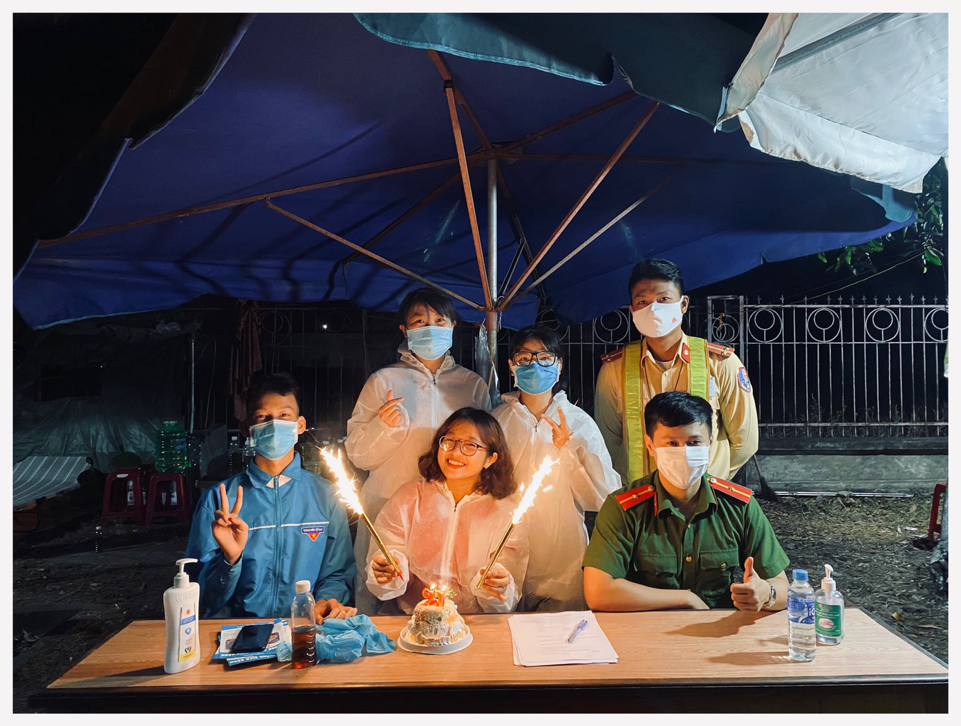 Khi cả nhà trường và sinh viên cùng chung tay chống dịch COVID-19 ảnh 11