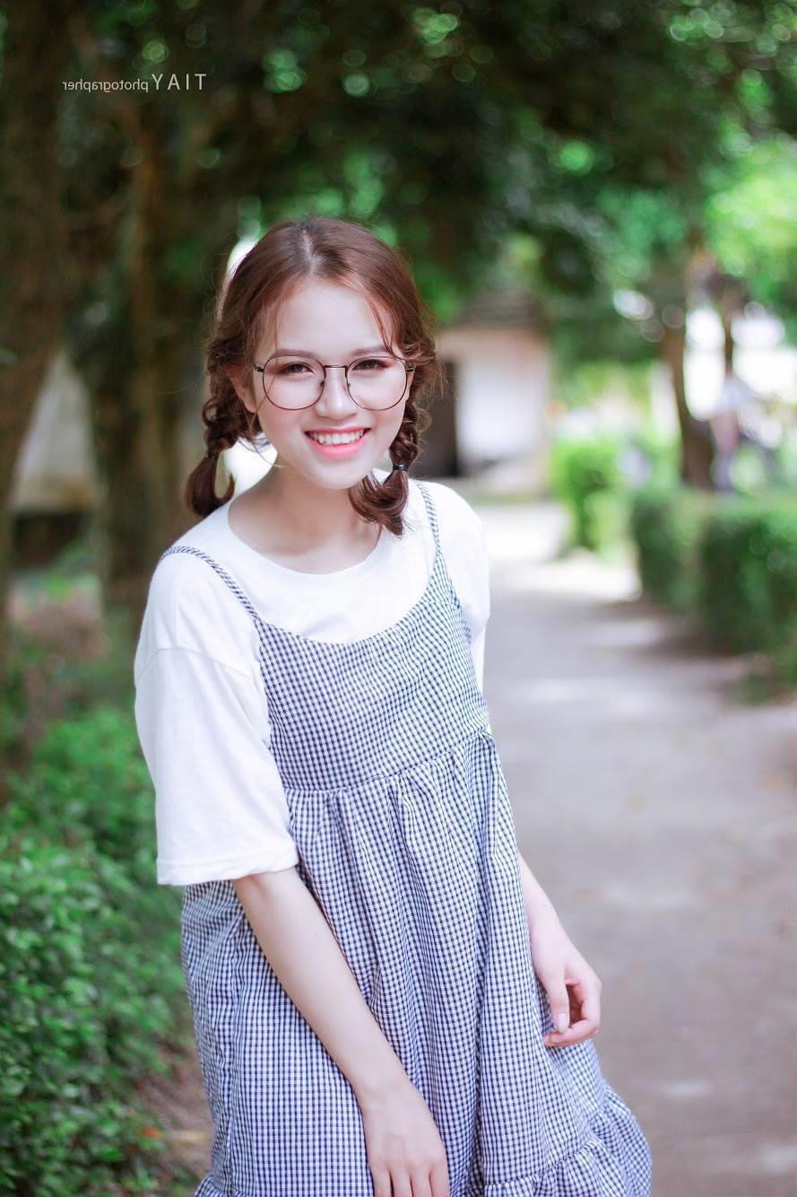 Sinh viên giỏi 3 năm kiêm người mẫu ảnh, diễn viên, Make-up Artist và dẫn chương trình ảnh 5