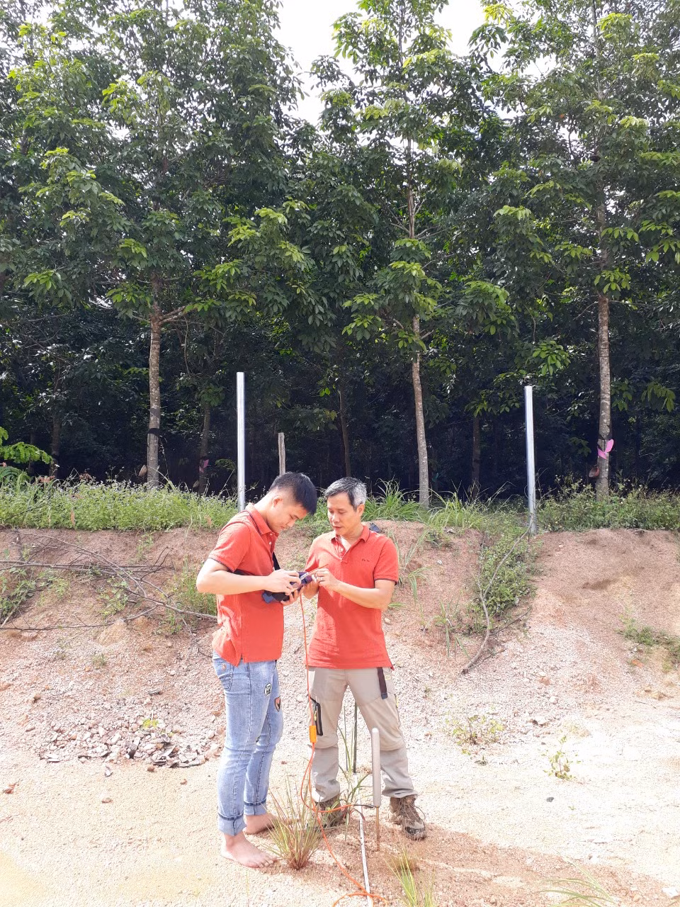 Chàng trai lớp 11 với nghiên cứu tìm nước ngầm cho bà con miền Trung ảnh 2