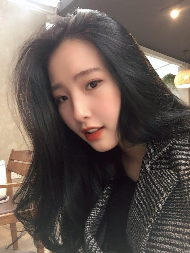 Nữ sinh ngành truyền thông thành thạo 3 ngoại ngữ, gây sốt với vẻ đẹp “thần tiên tỷ tỷ” ảnh 1