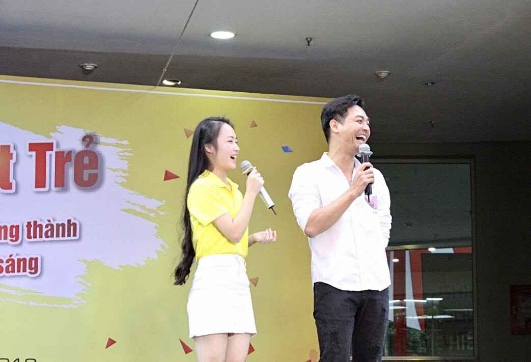 Nguyệt Nga dẫn chương trình cùng MC Phan Anh. Hoa khôi tình nguyện luôn mong muốn lan tỏa tình thương ảnh 12