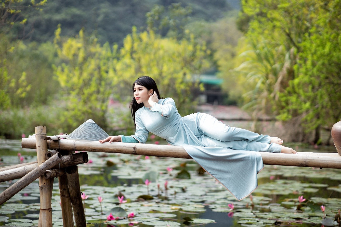 Nàng thơ 9X ‘gieo thương nhớ’ với nét đẹp dịu dàng bên hoa súng ảnh 8