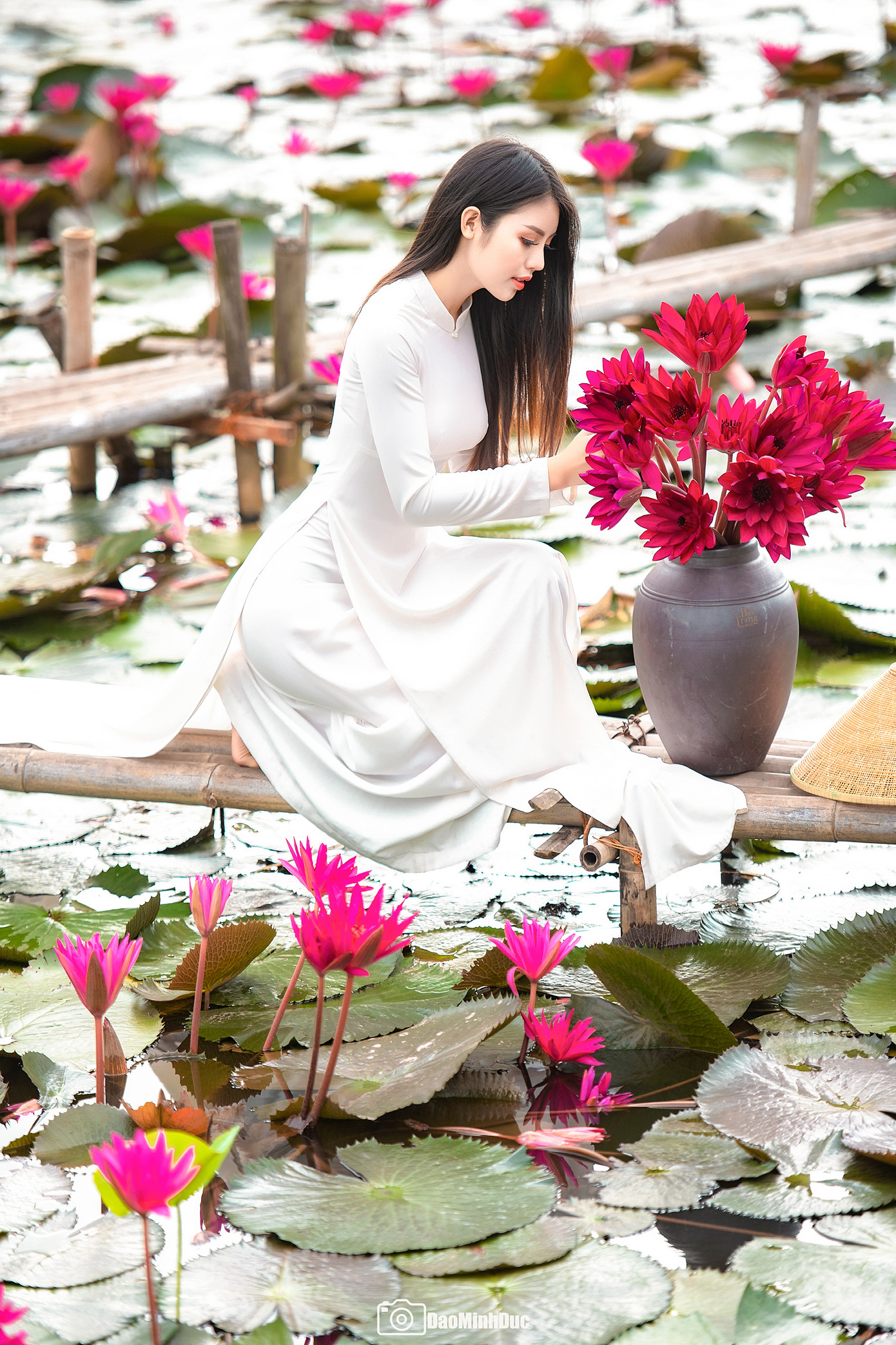 Hot girl Thủy Lợi “đốn tim” dân mạng với bộ ảnh áo dài trắng tinh khôi ảnh 1