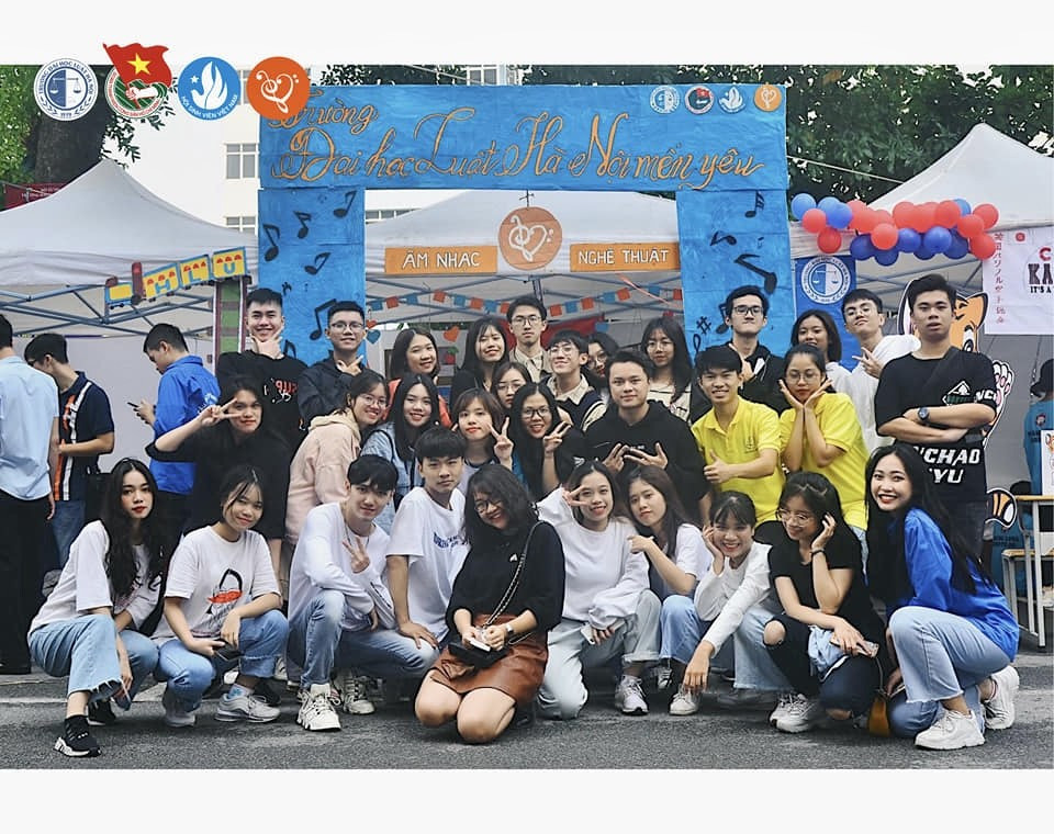 Chặng đường 10 năm của CLB Âm nhạc và Nghệ thuật HLU ảnh 1