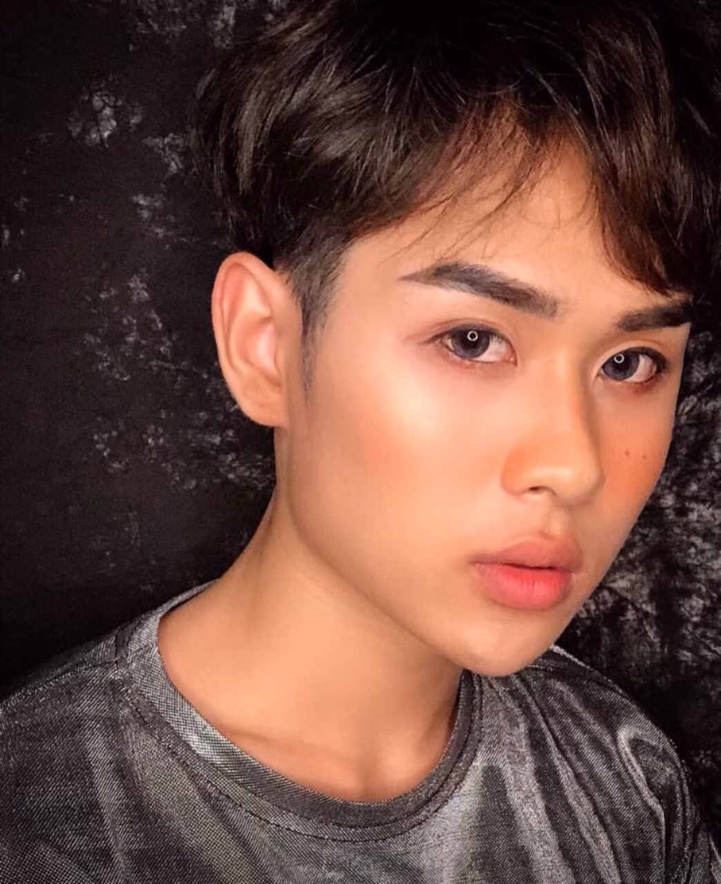 Học đại học Văn hoá lại bén duyên với nghề make up và mẫu ảnh ảnh 1