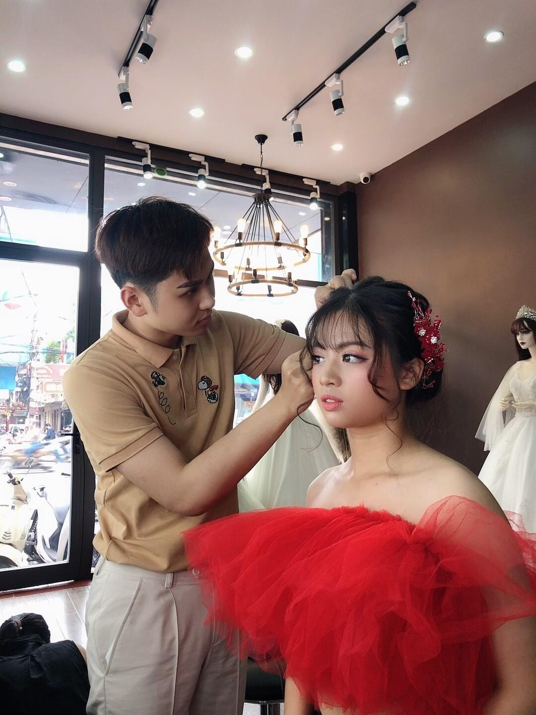 Học đại học Văn hoá lại bén duyên với nghề make up và mẫu ảnh ảnh 5