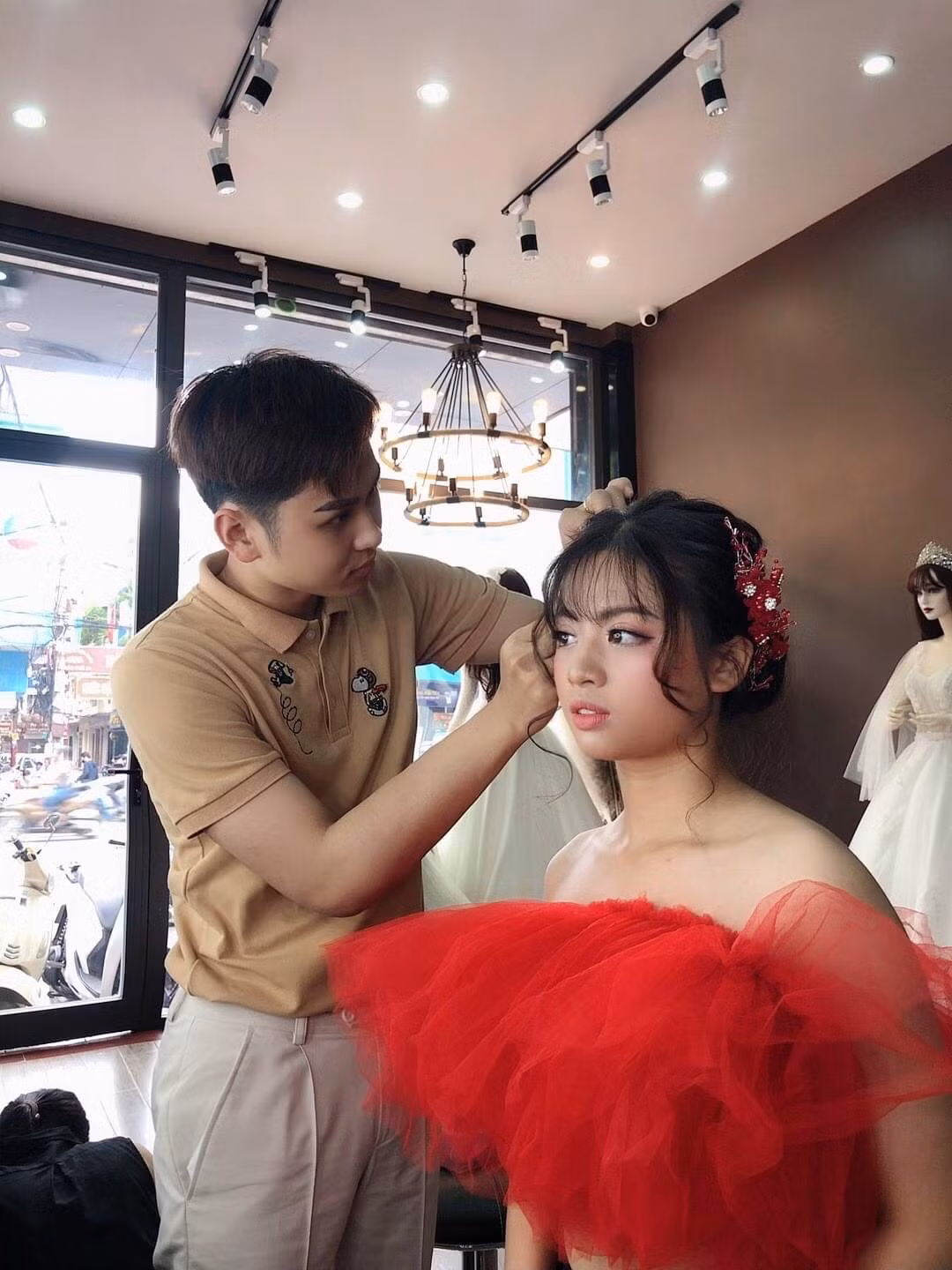 Học đại học Văn hoá lại bén duyên với nghề make up và mẫu ảnh ảnh 5