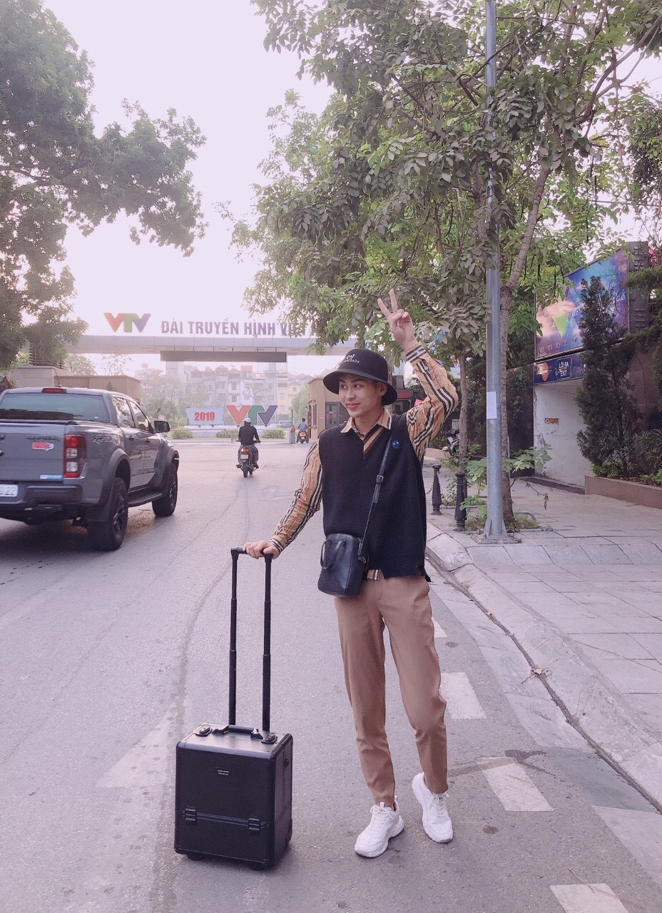 Học đại học Văn hoá lại bén duyên với nghề make up và mẫu ảnh ảnh 8