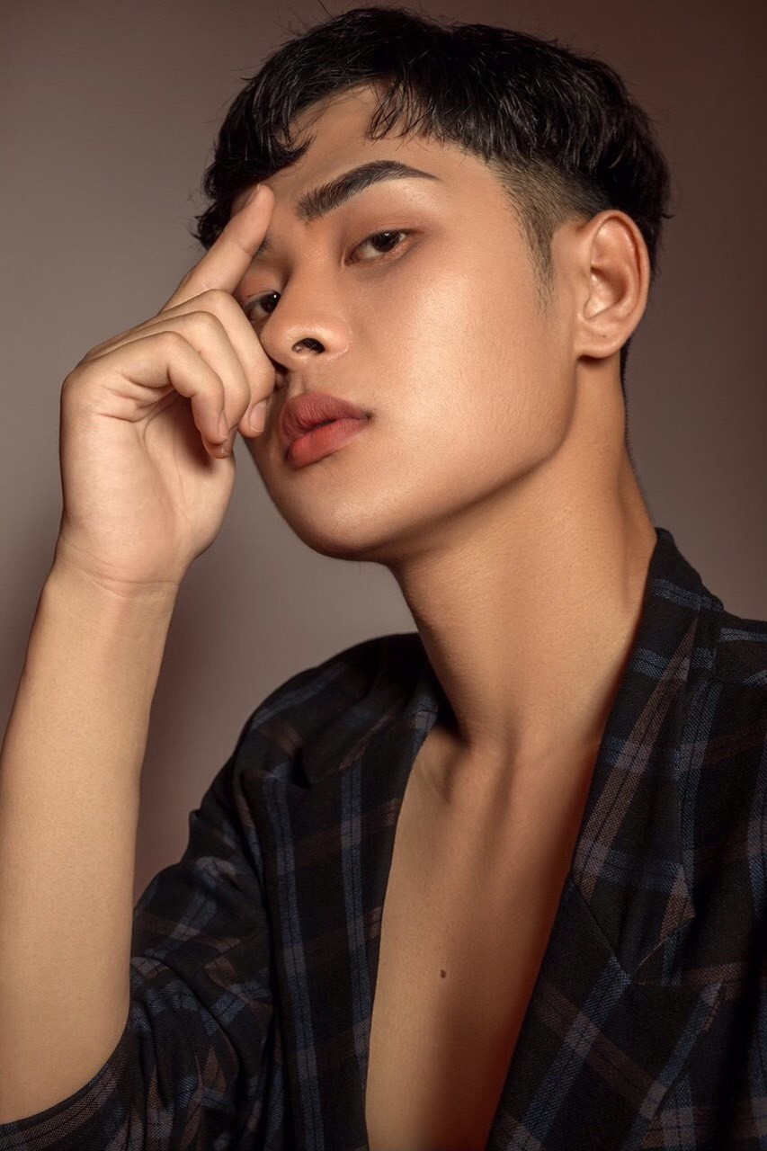 Học đại học Văn hoá lại bén duyên với nghề make up và mẫu ảnh ảnh 13