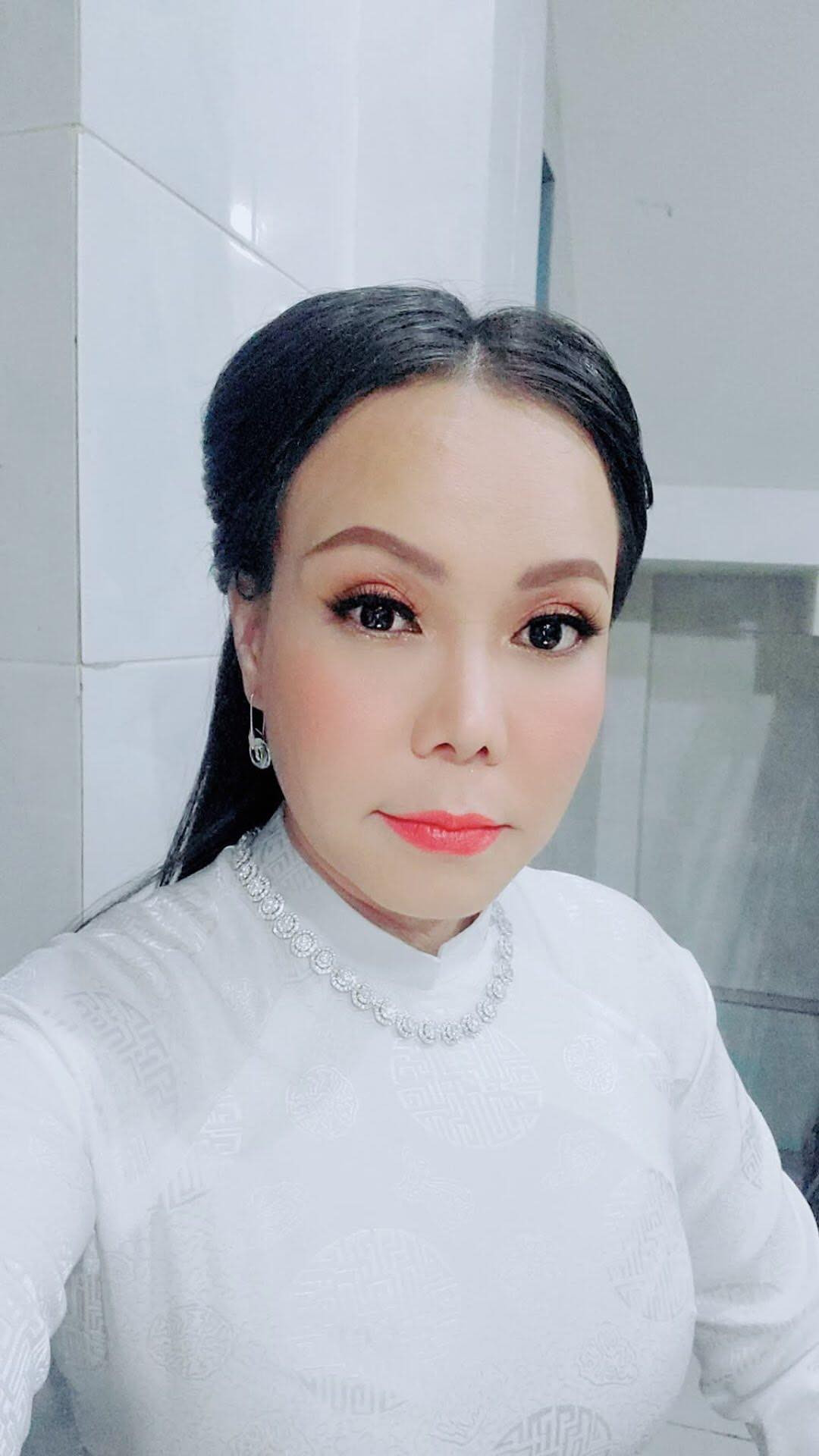 Chi Pu xuất hiện với phong cách sang chảnh; Thu Trang - Tiến Luật mặn nồng dù con đã lớn ảnh 15