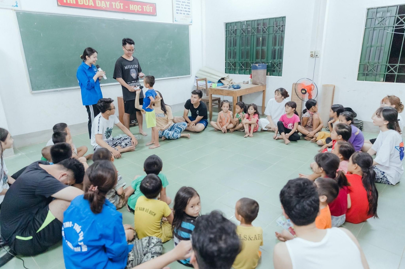 Mùa hè xanh tình nguyện của tuổi trẻ trường Đại học Thương Mại ảnh 24