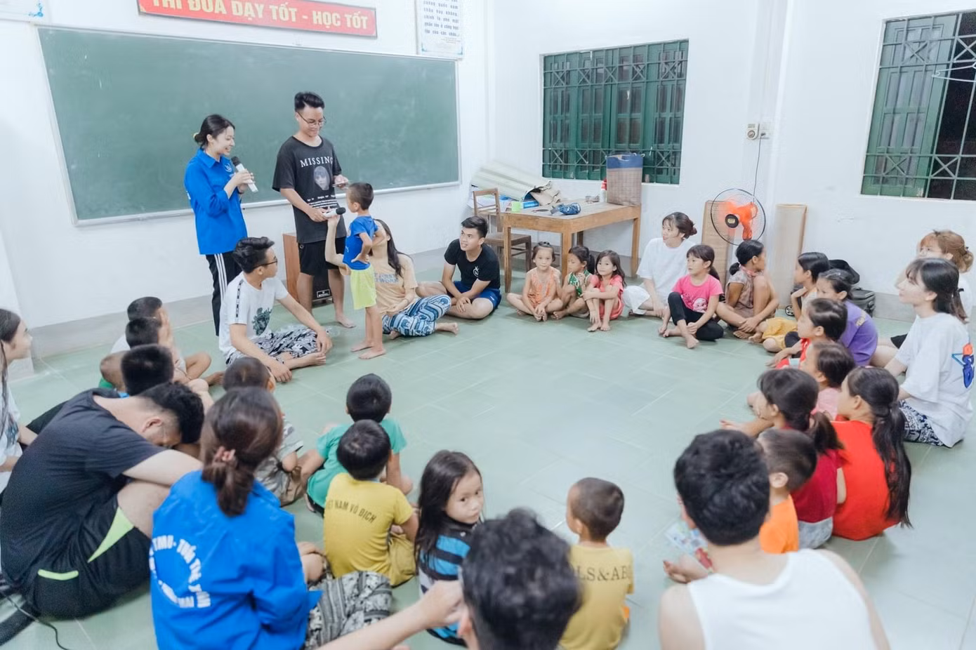 Mùa hè xanh tình nguyện của tuổi trẻ trường Đại học Thương Mại ảnh 24