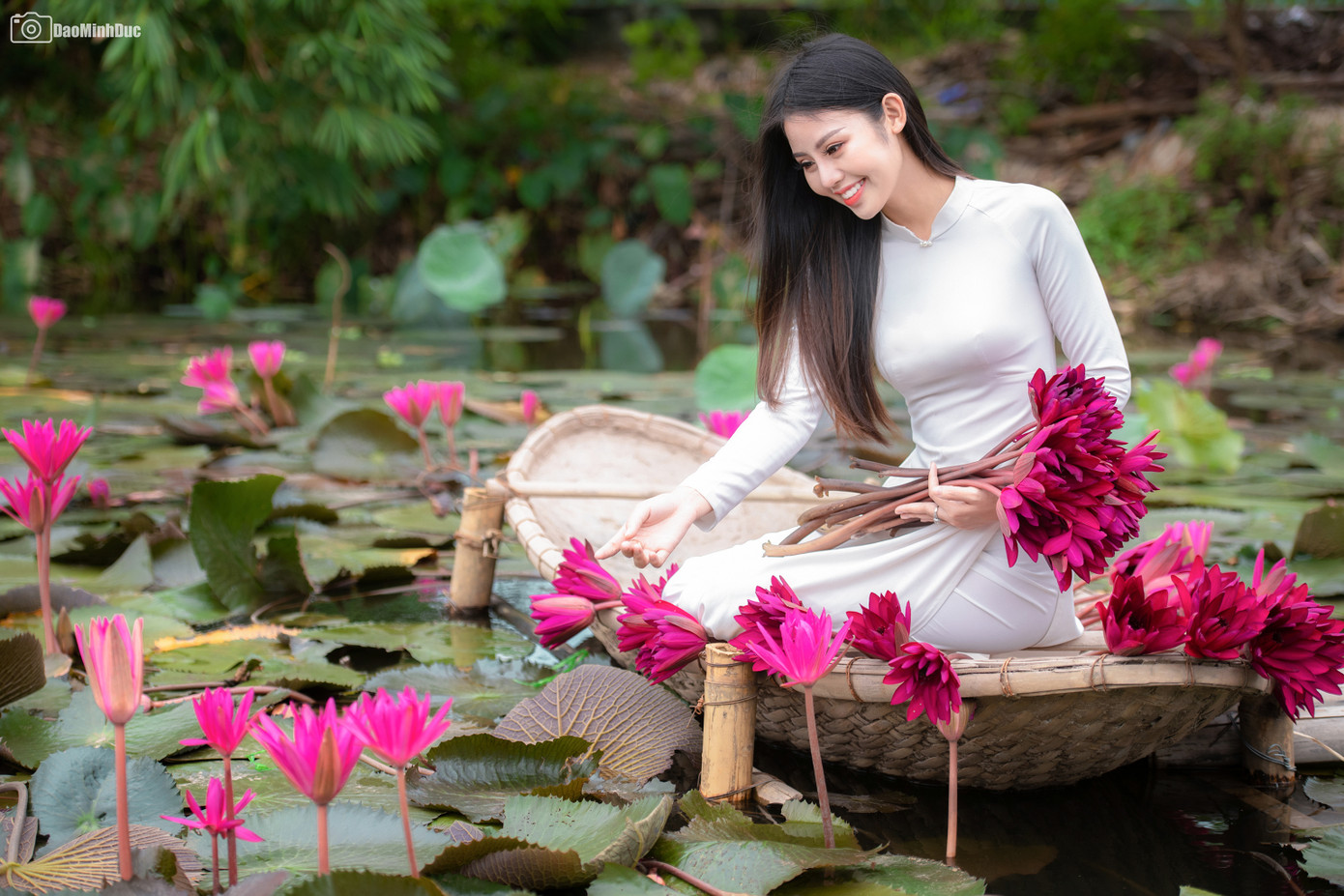 Hot girl Thủy Lợi “đốn tim” dân mạng với bộ ảnh áo dài trắng tinh khôi ảnh 7