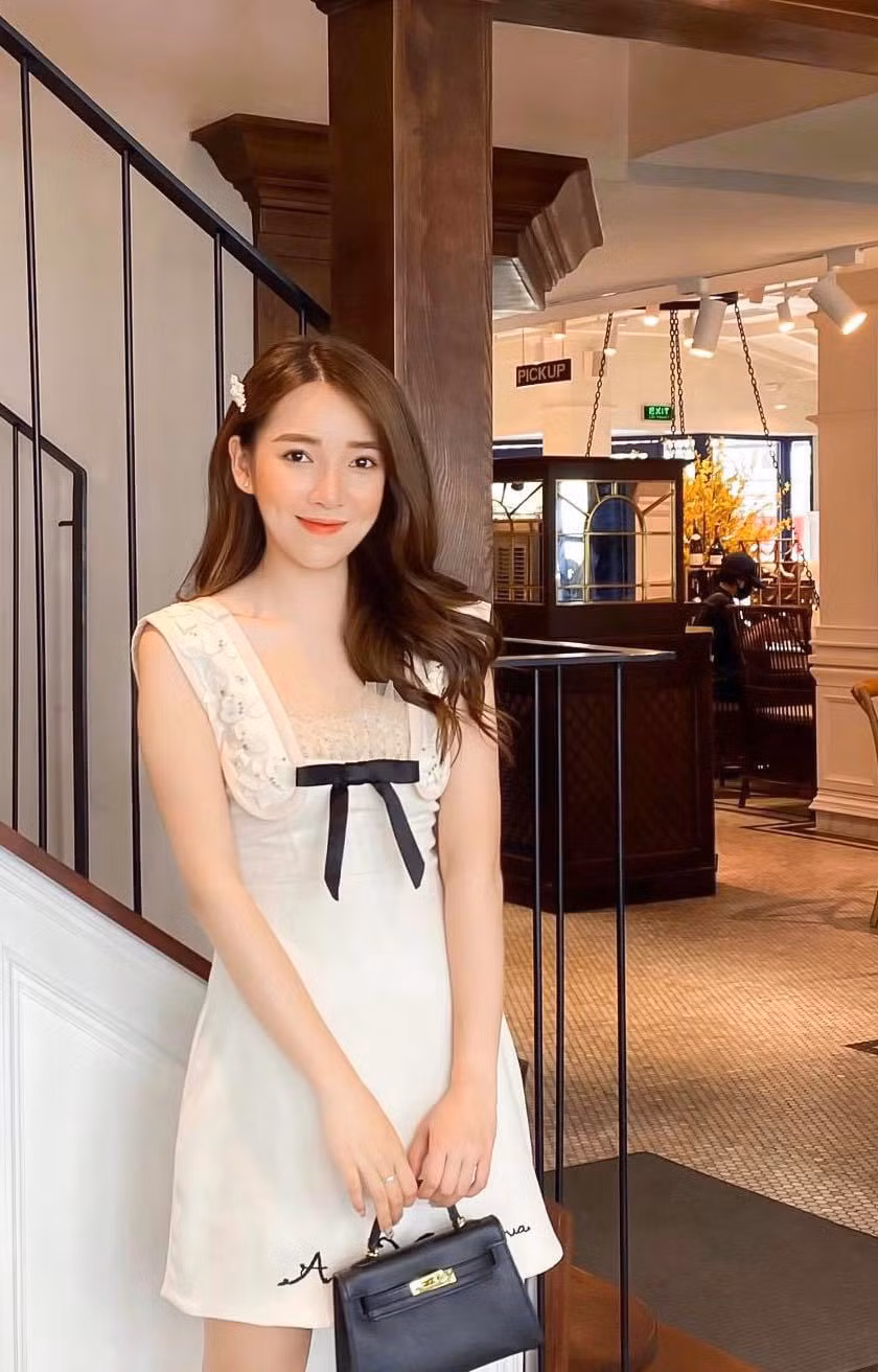 Cô mẫu ảnh 9X “gây thương nhớ” với vẻ đẹp trong veo như sương mai ảnh 4