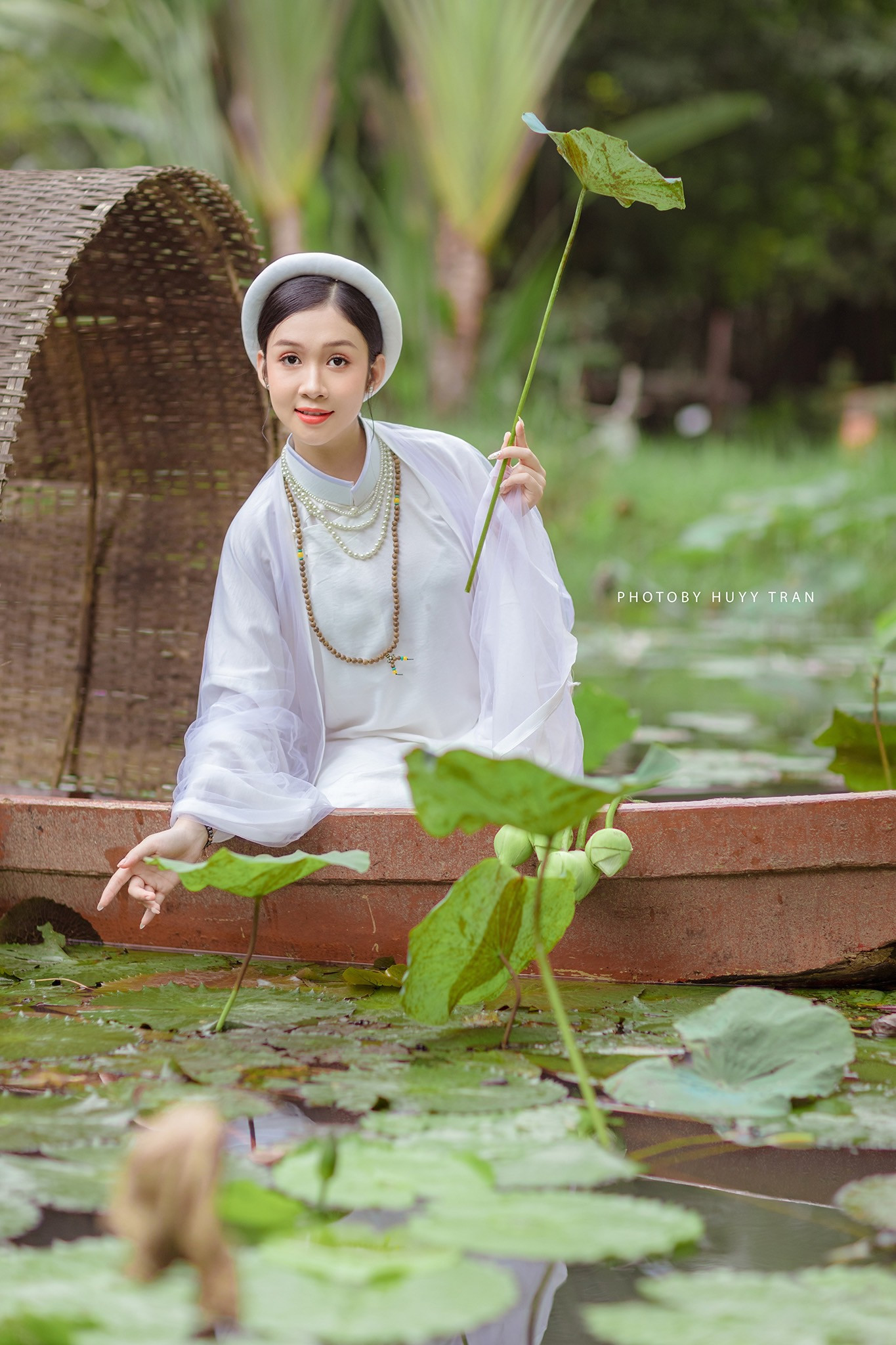 Hoa khôi Hutech đẹp dịu dàng trong áo dài cổ phục Việt Nam ảnh 15