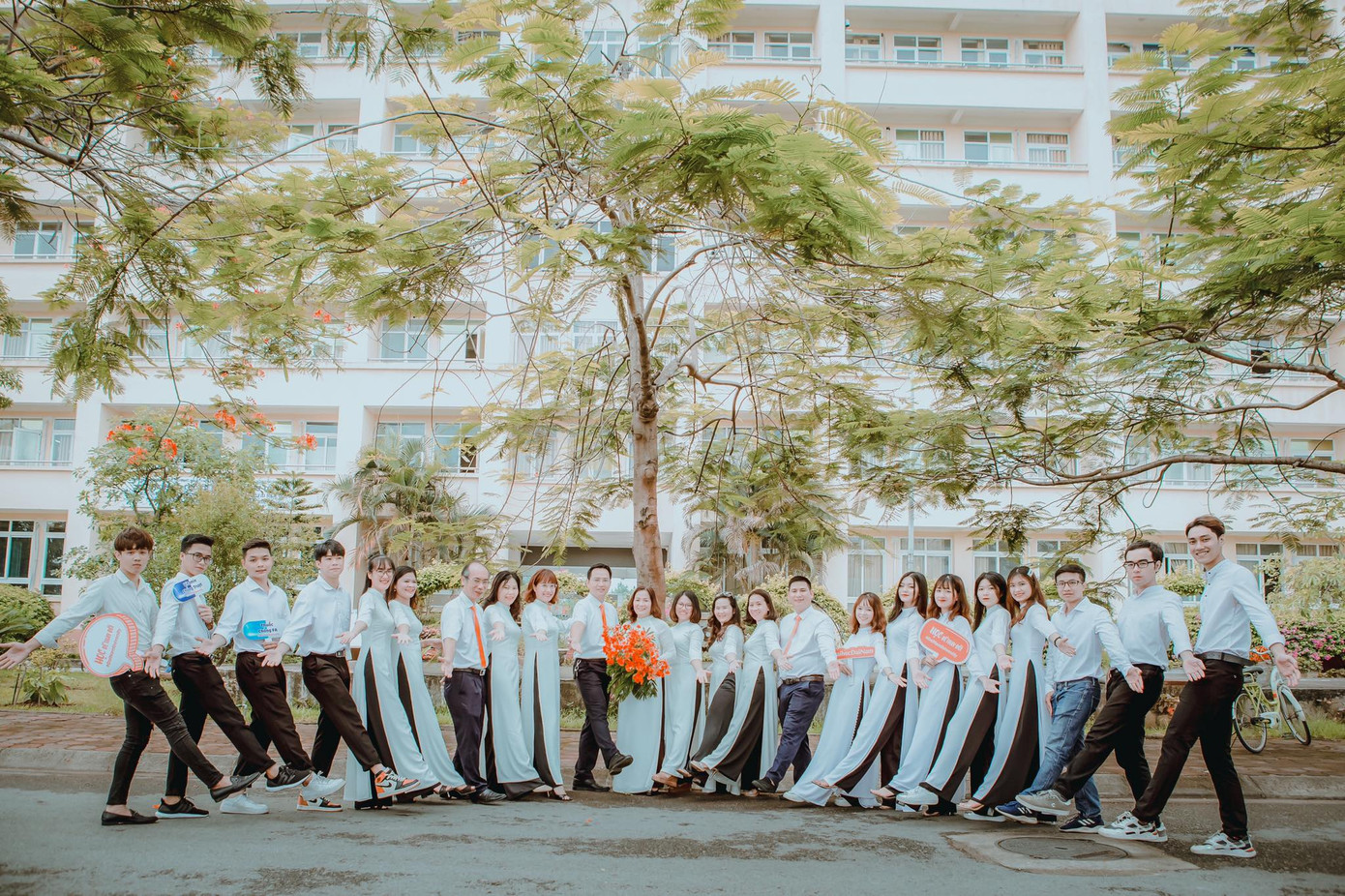 Những tọa độ “check in” đẹp mê mẩn tại Đại học Đại Nam ảnh 16