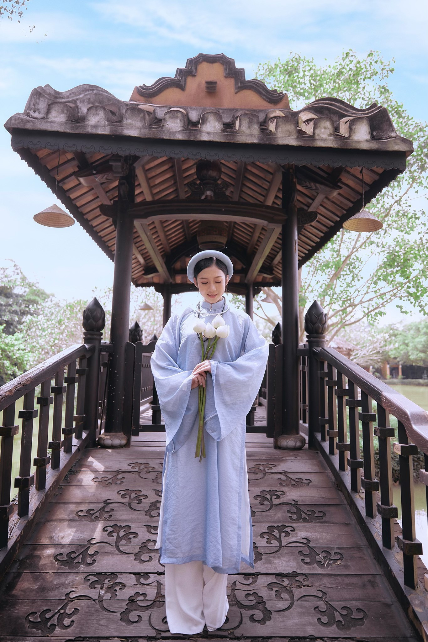 Hoa khôi Hutech đẹp dịu dàng trong áo dài cổ phục Việt Nam ảnh 10