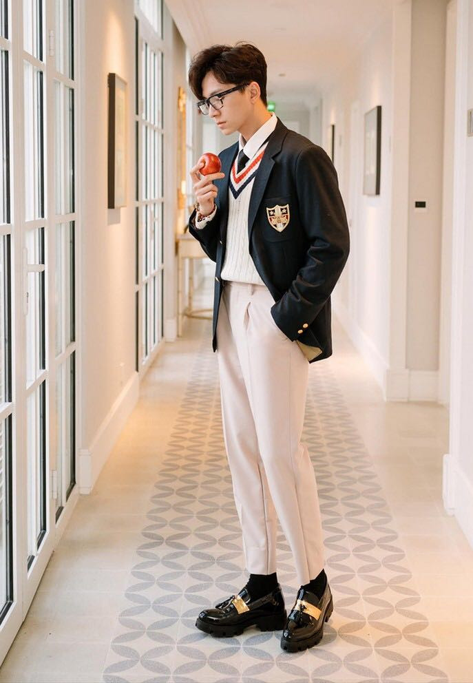 Chi Pu xuất hiện với phong cách sang chảnh; Thu Trang - Tiến Luật mặn nồng dù con đã lớn ảnh 8