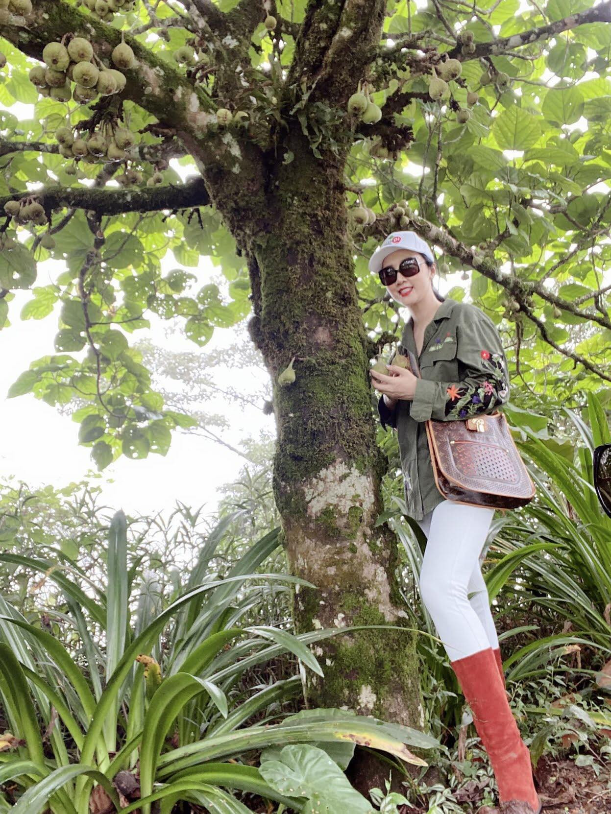 Chi Pu xuất hiện với phong cách sang chảnh; Thu Trang - Tiến Luật mặn nồng dù con đã lớn ảnh 25