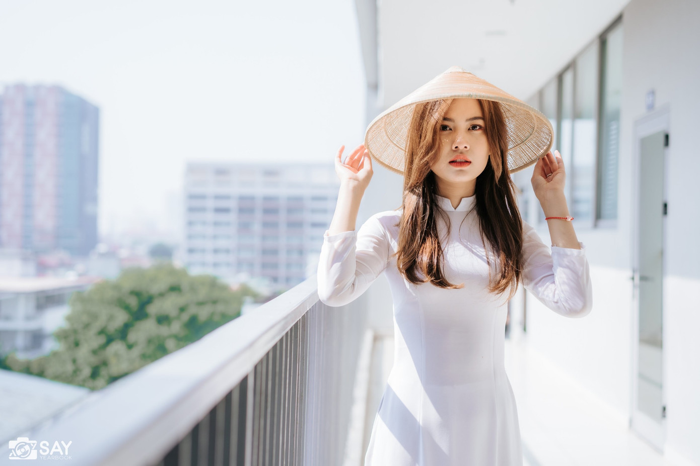 Nữ sinh trường Đại học Xây dựng đẹp thuần khiết với tà áo dài trắng ảnh 14