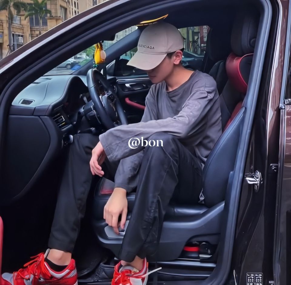 Danh tính bí ẩn của nam sinh xứ Trung với loạt cover khiến Fans Việt “lụi tim” ảnh 10