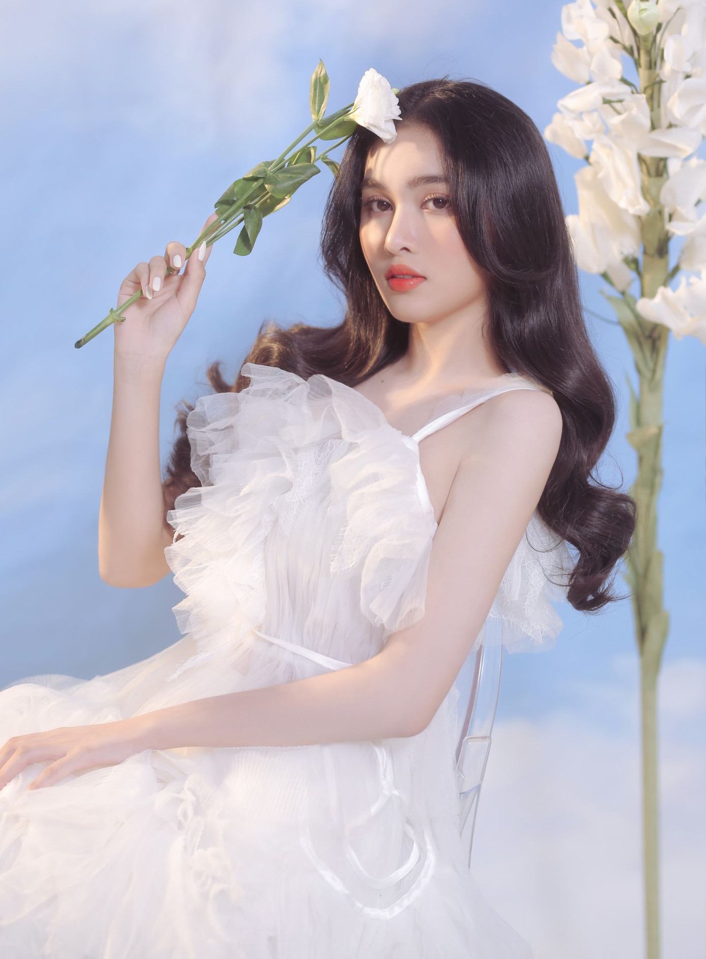 Người đẹp Hồng Nhung khoe vẻ đẹp hút hồn trong bộ ảnh đón năm mới ảnh 8