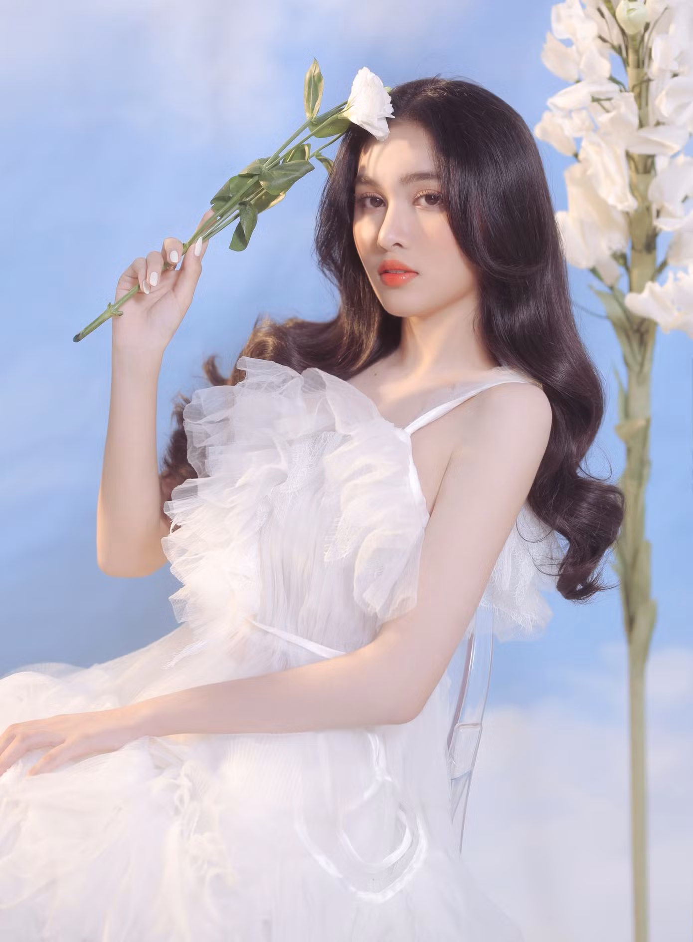 Người đẹp Hồng Nhung khoe vẻ đẹp hút hồn trong bộ ảnh đón năm mới ảnh 8