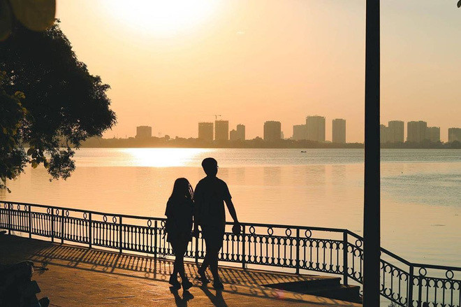 Hoàng hôn hồ Tây: Điểm check-in, thư giãn của giới trẻ Hà Thành ảnh 10