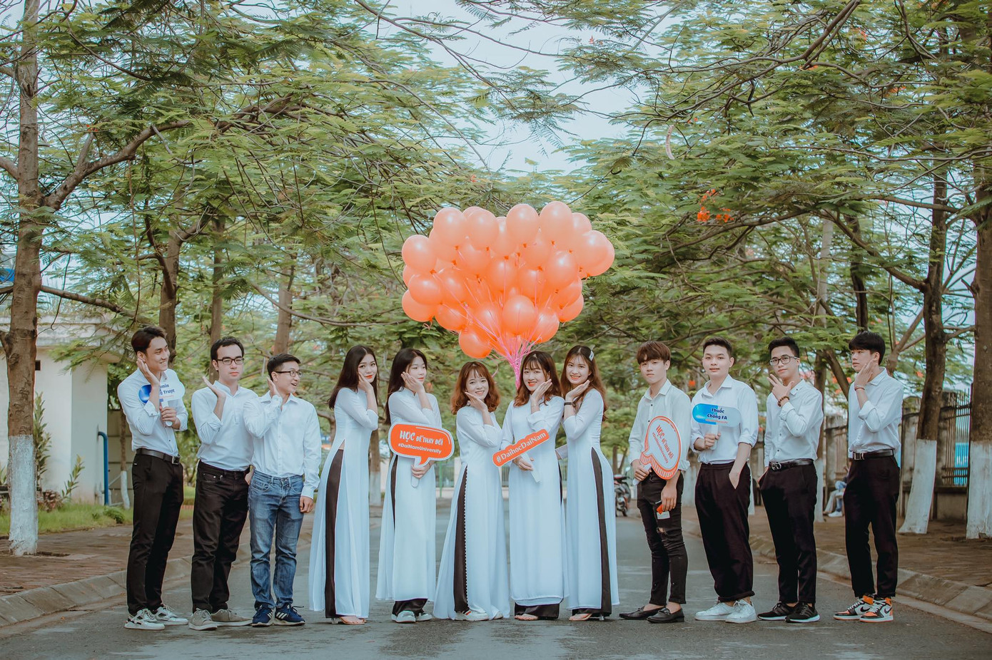 Những tọa độ “check in” đẹp mê mẩn tại Đại học Đại Nam ảnh 6