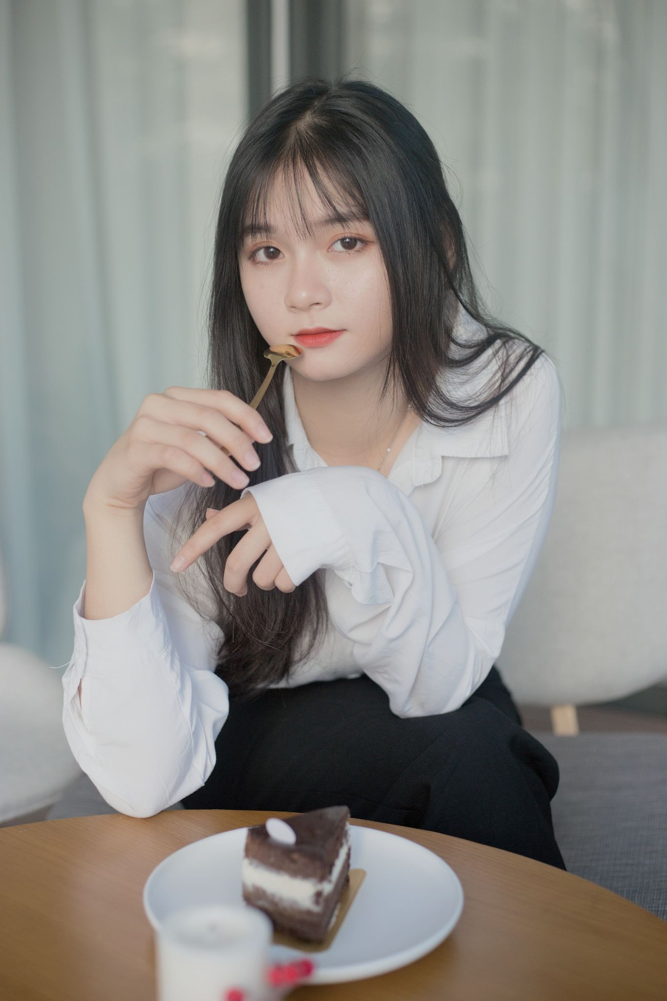 Ngắm nhìn bộ ảnh “ngọt ngào” vạn người mê của cô gái gốc Huế ảnh 1