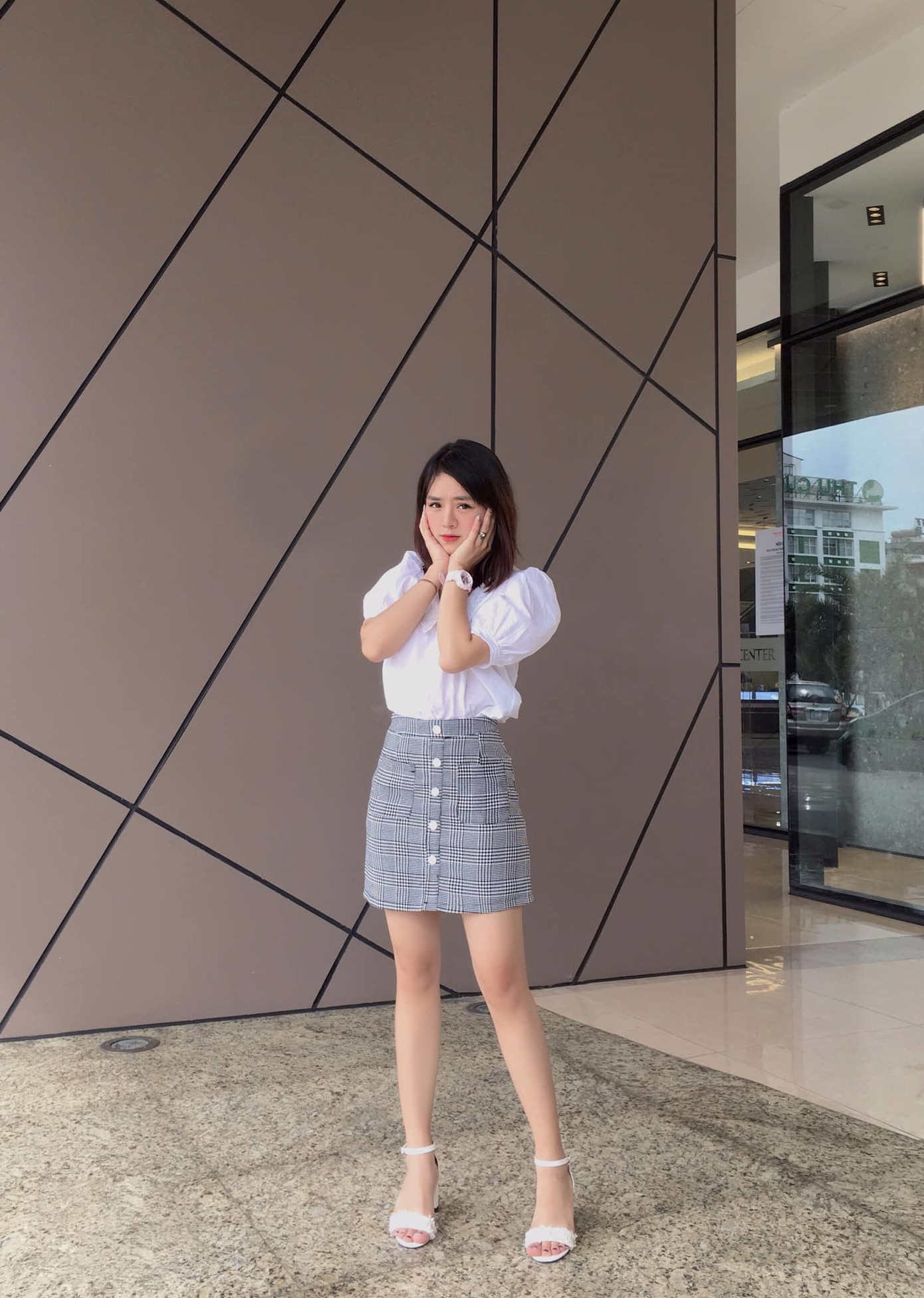 Cô sinh viên khoa Luật đam mê dẫn chương trình ảnh 3