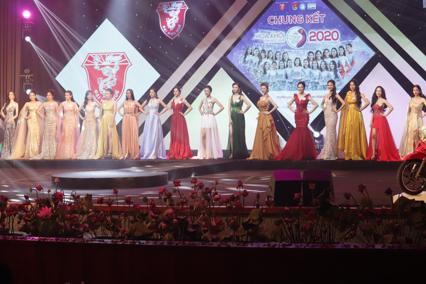 Hoa khôi Đại học Huế 2020: Gọi tên nữ sinh trường Đại học Ngoại ngữ ảnh 16