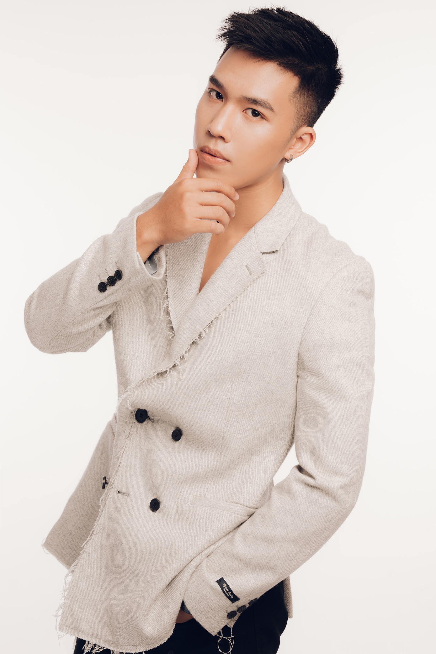 Ước mơ trở thành người mẫu chuyên nghiệp của chàng sinh viên báo chí truyền thông ảnh 1