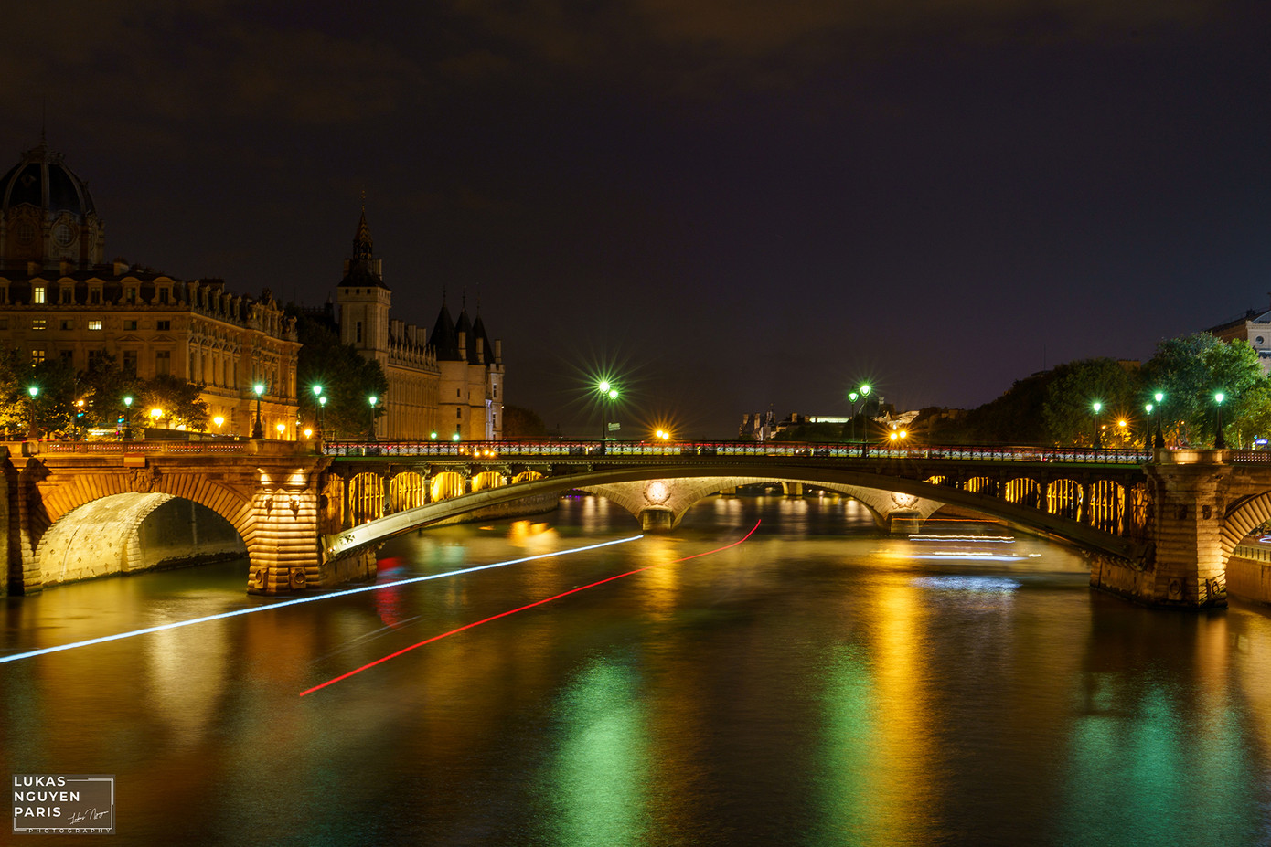 Thành phố Paris về đêm mùa COVID-19 qua góc máy của du học sinh Việt Nam ảnh 8