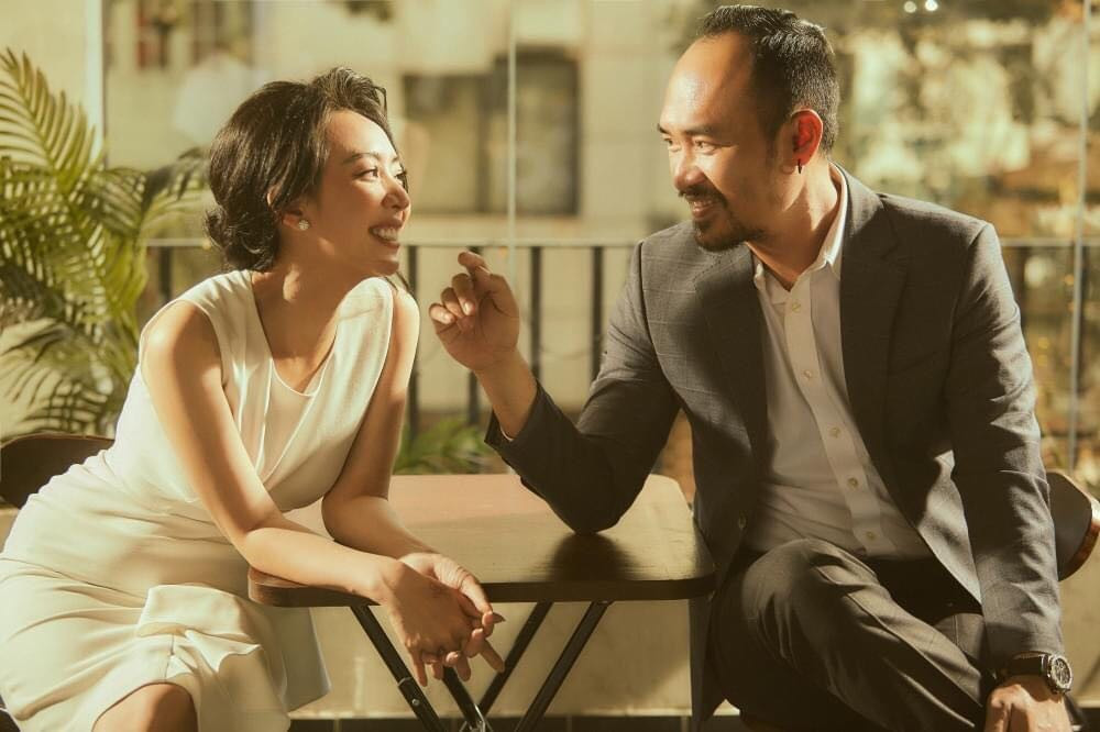 Chi Pu xuất hiện với phong cách sang chảnh; Thu Trang - Tiến Luật mặn nồng dù con đã lớn ảnh 2